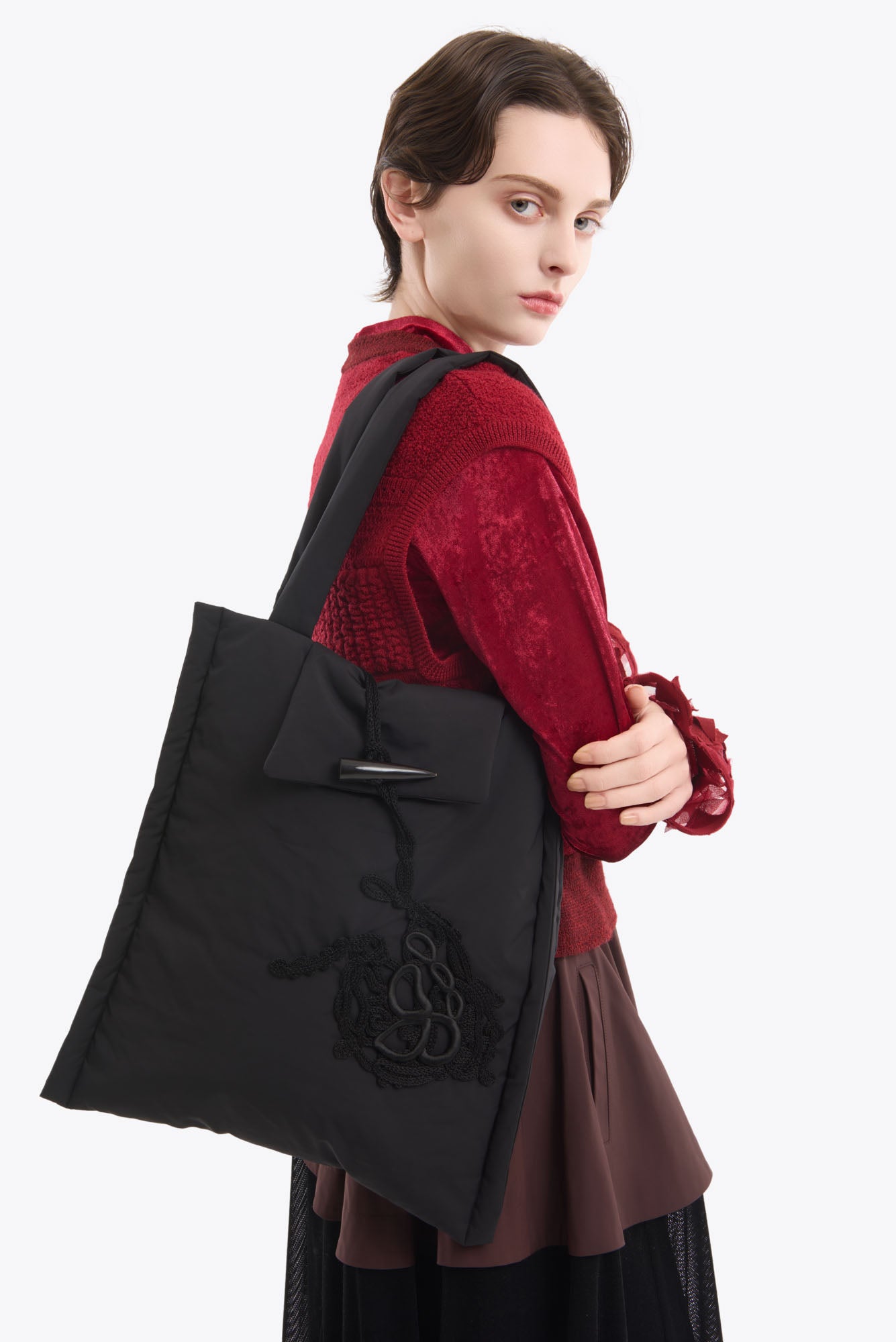 Trillium embroidered bag (Black)