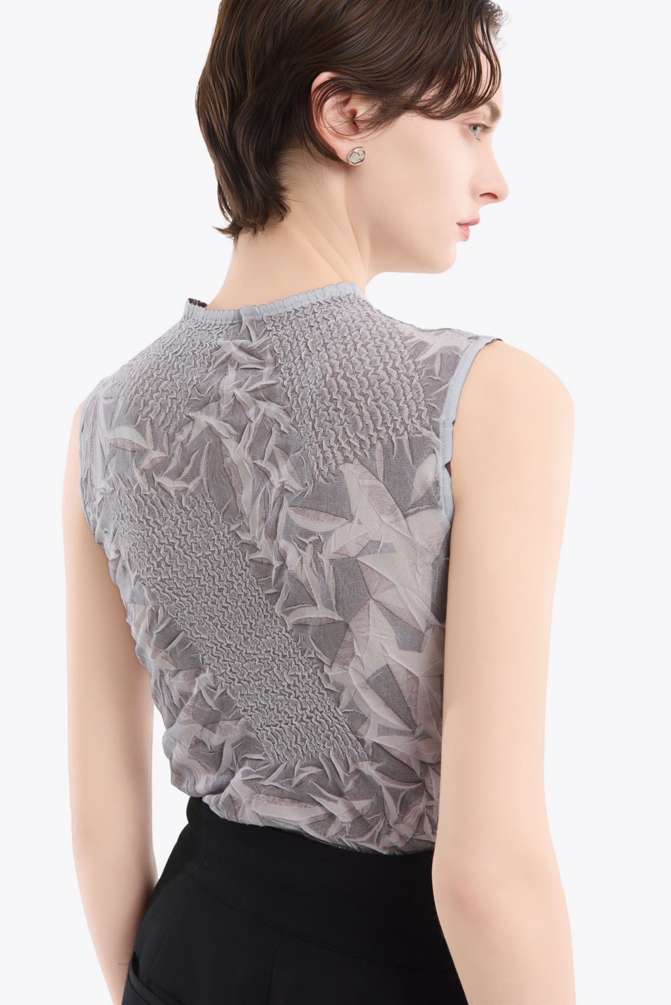 Crumpled sleeveless tops (Gray)