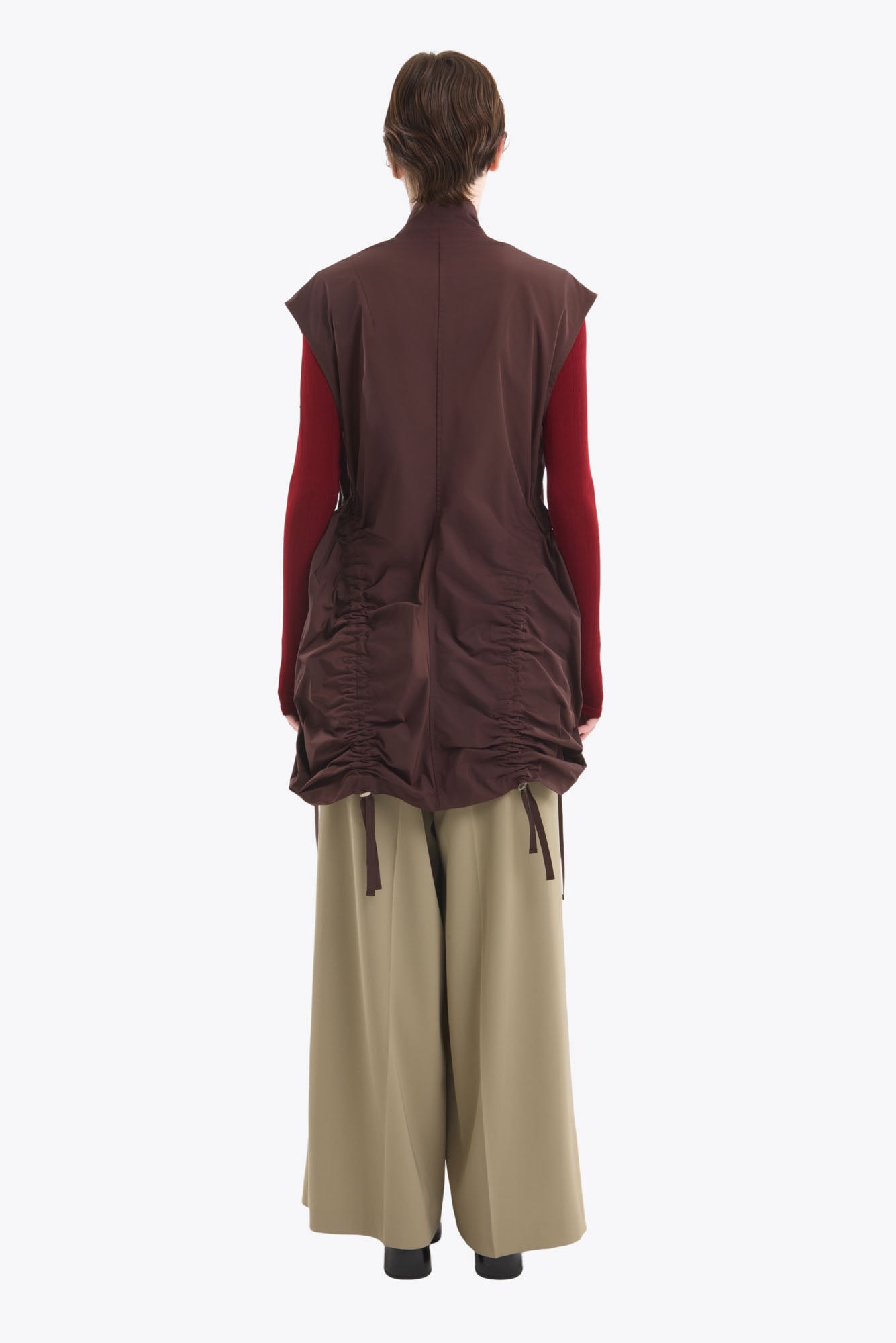 Sleeveless gathered military jacket (Brown)