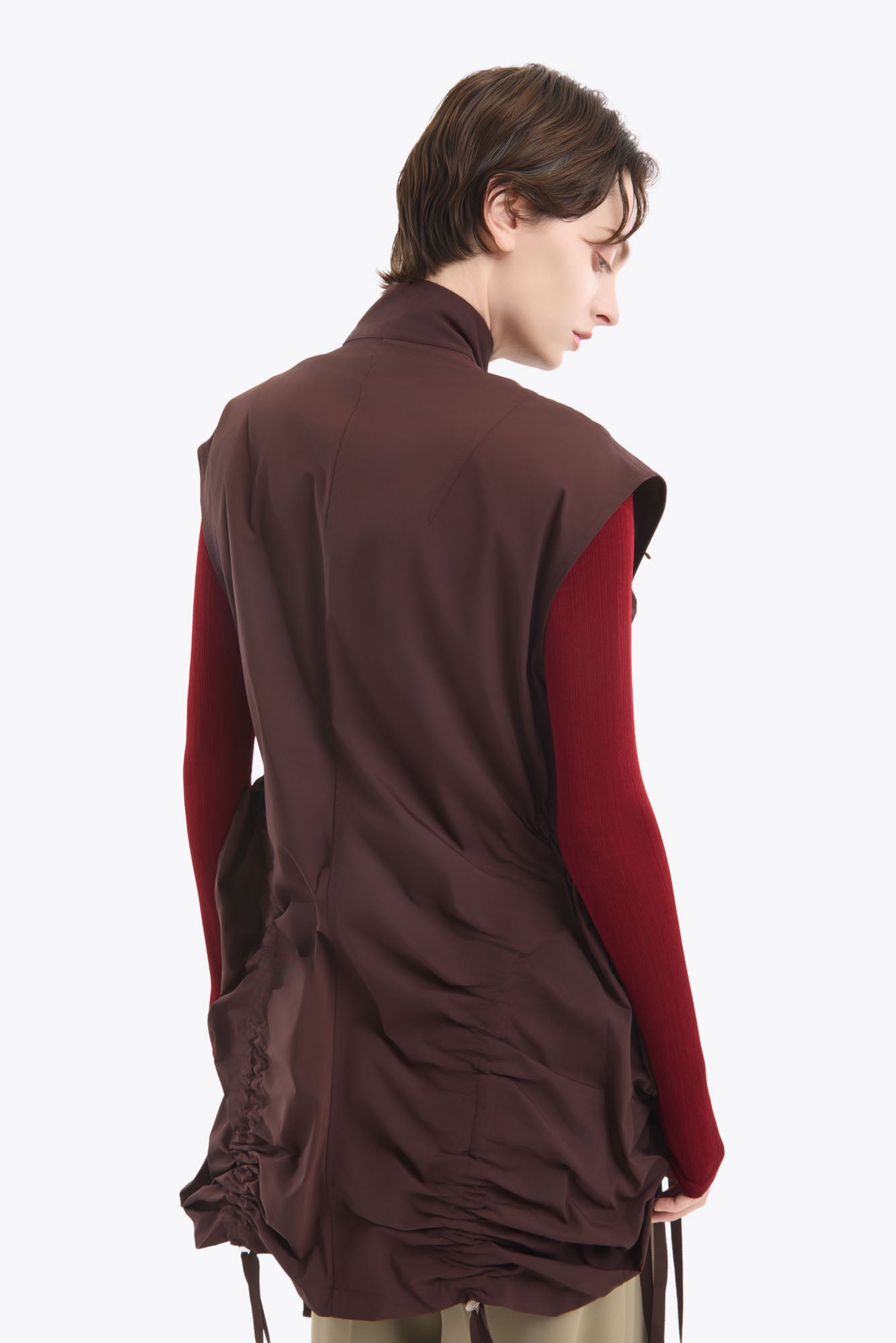 Sleeveless gathered military jacket (Brown)