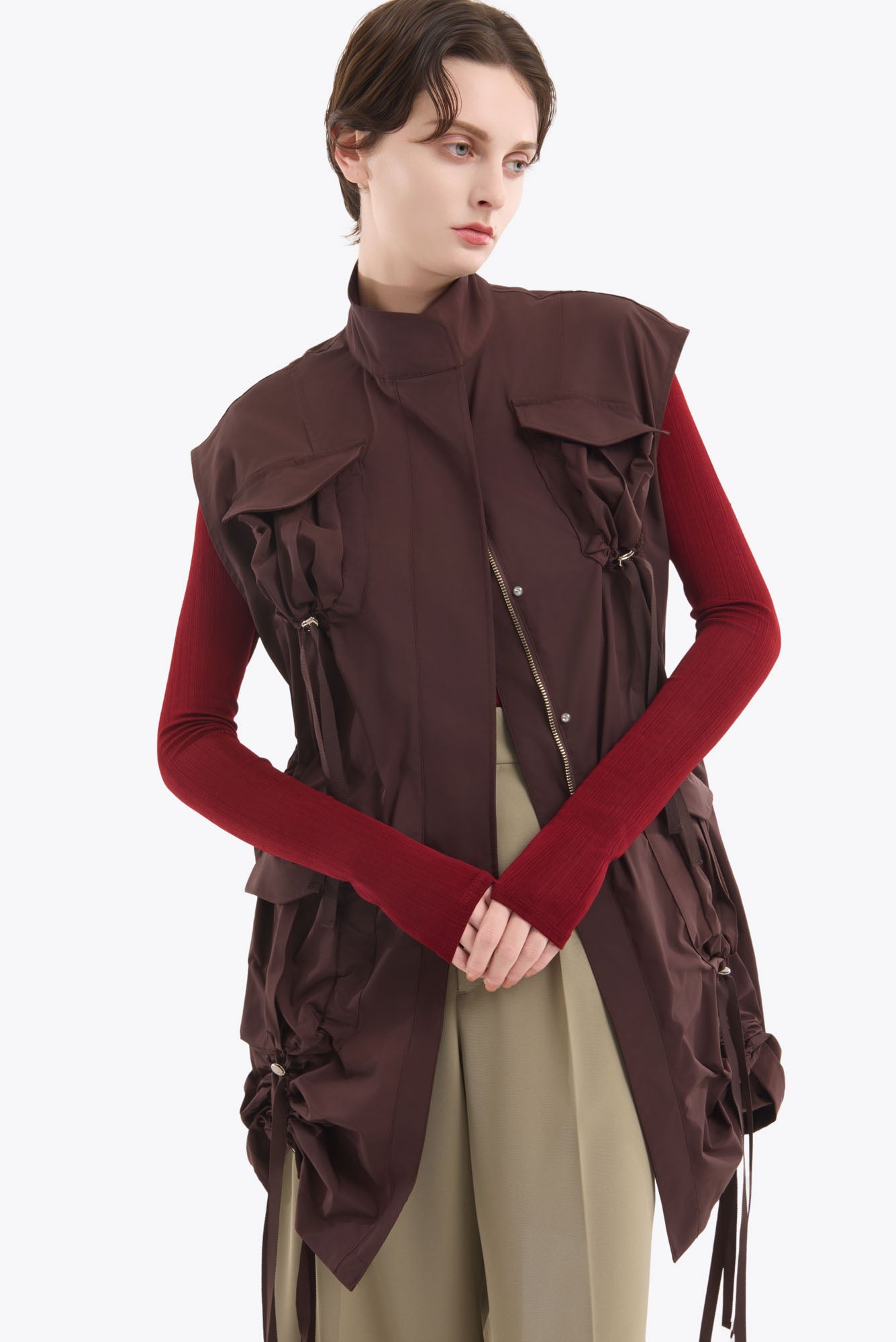 Sleeveless gathered military jacket (Brown)