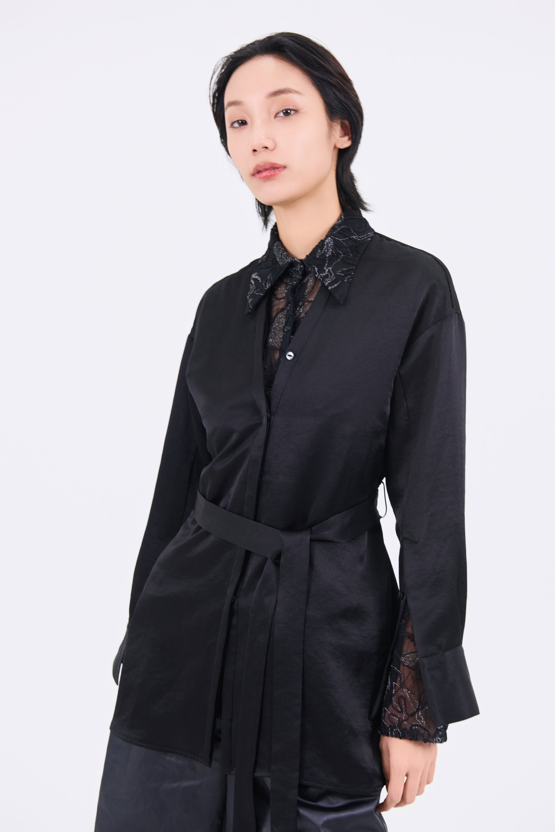 Seem flower lace shirt (Black)