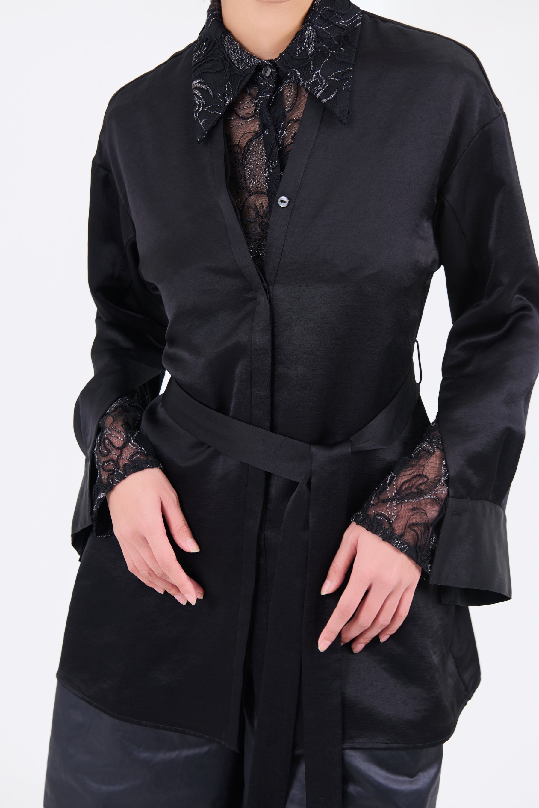 Seem flower lace shirt (Black)