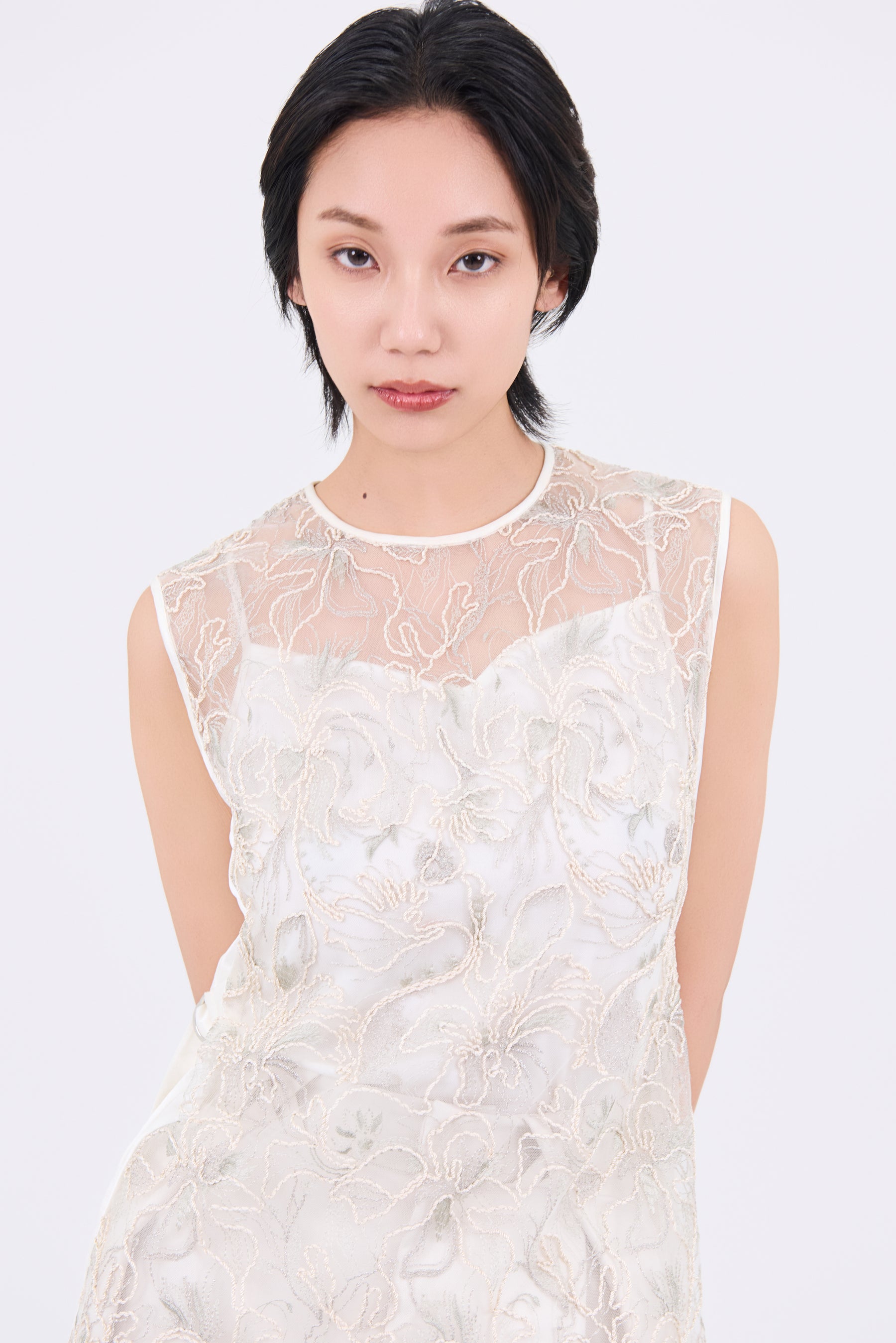 Seem flower lace sleeveless tops (Ivory)