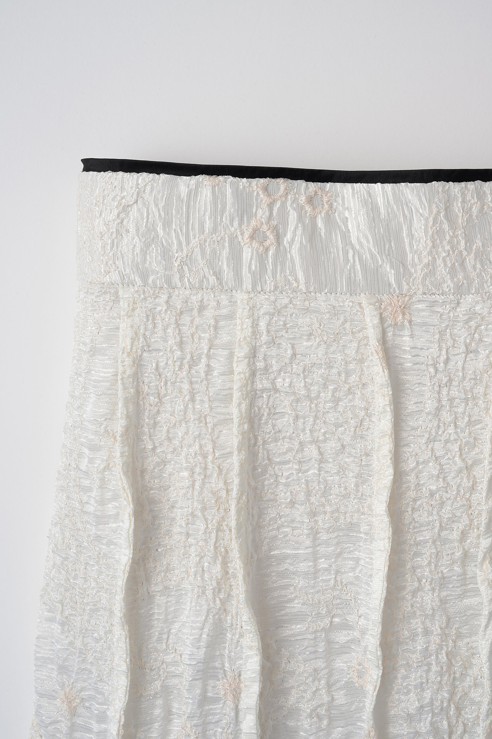 "Inflate" petal skirt (White)