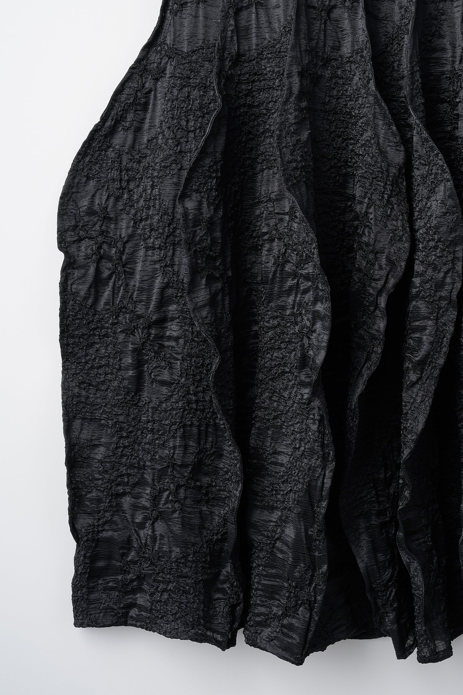 "Inflate" petal skirt (Black)