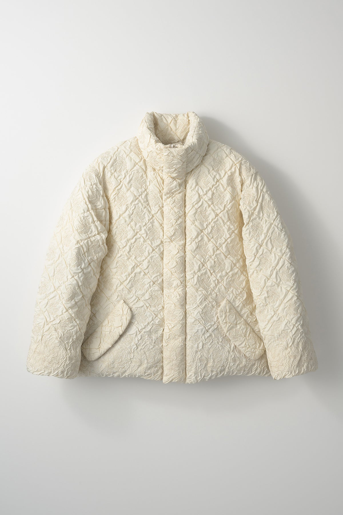 Dahlia shrinking embroidery down jacket (Ivory)