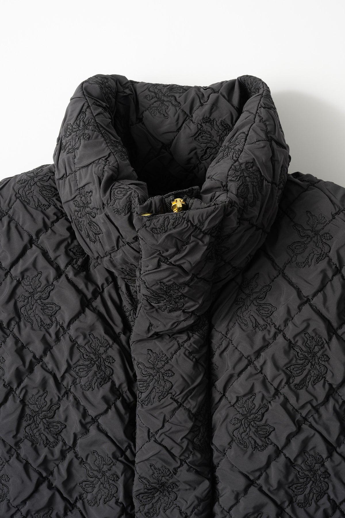 Dahlia shrinking embroidery down jacket (Black)