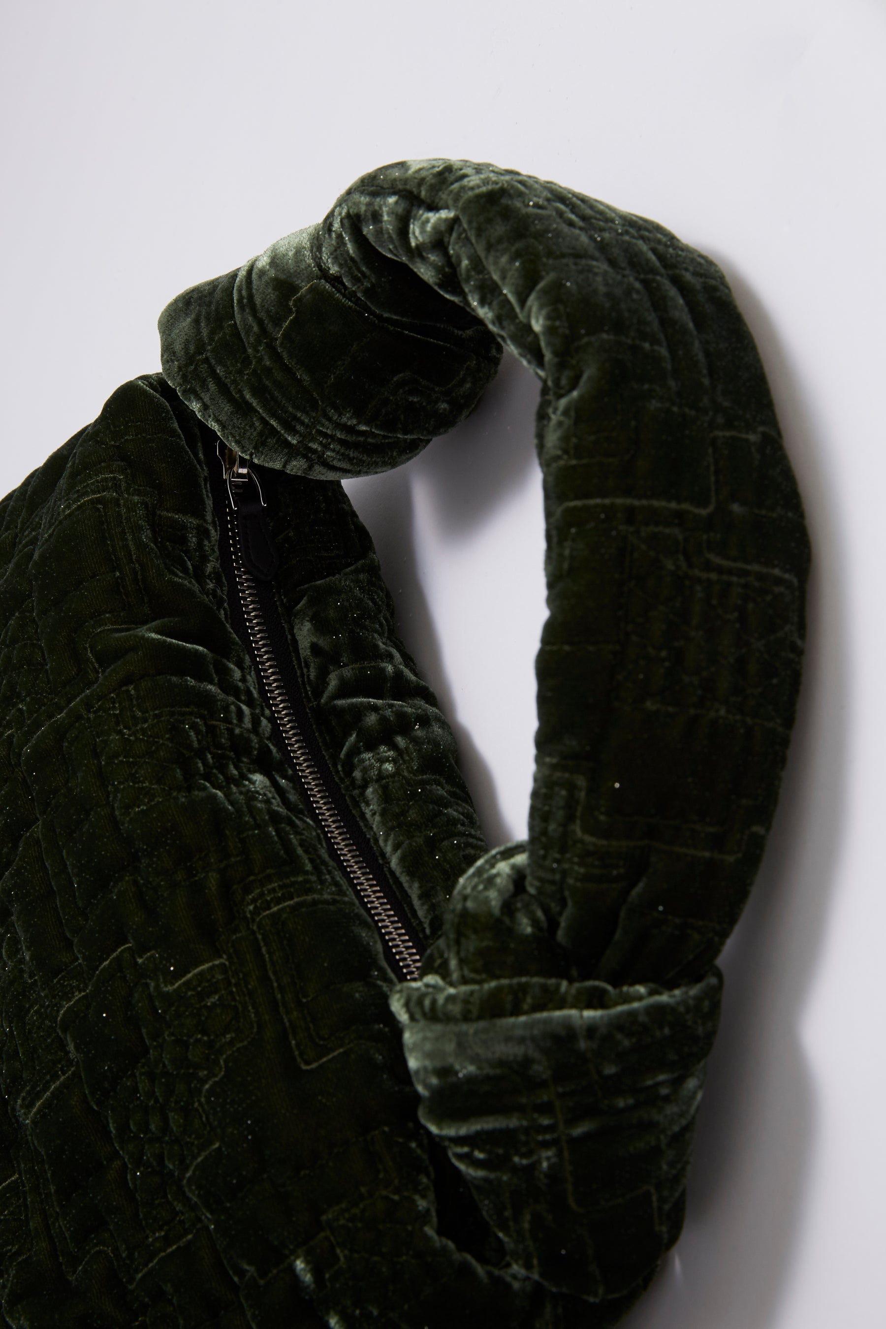 Symbolic embroidery velvet bag (Green)