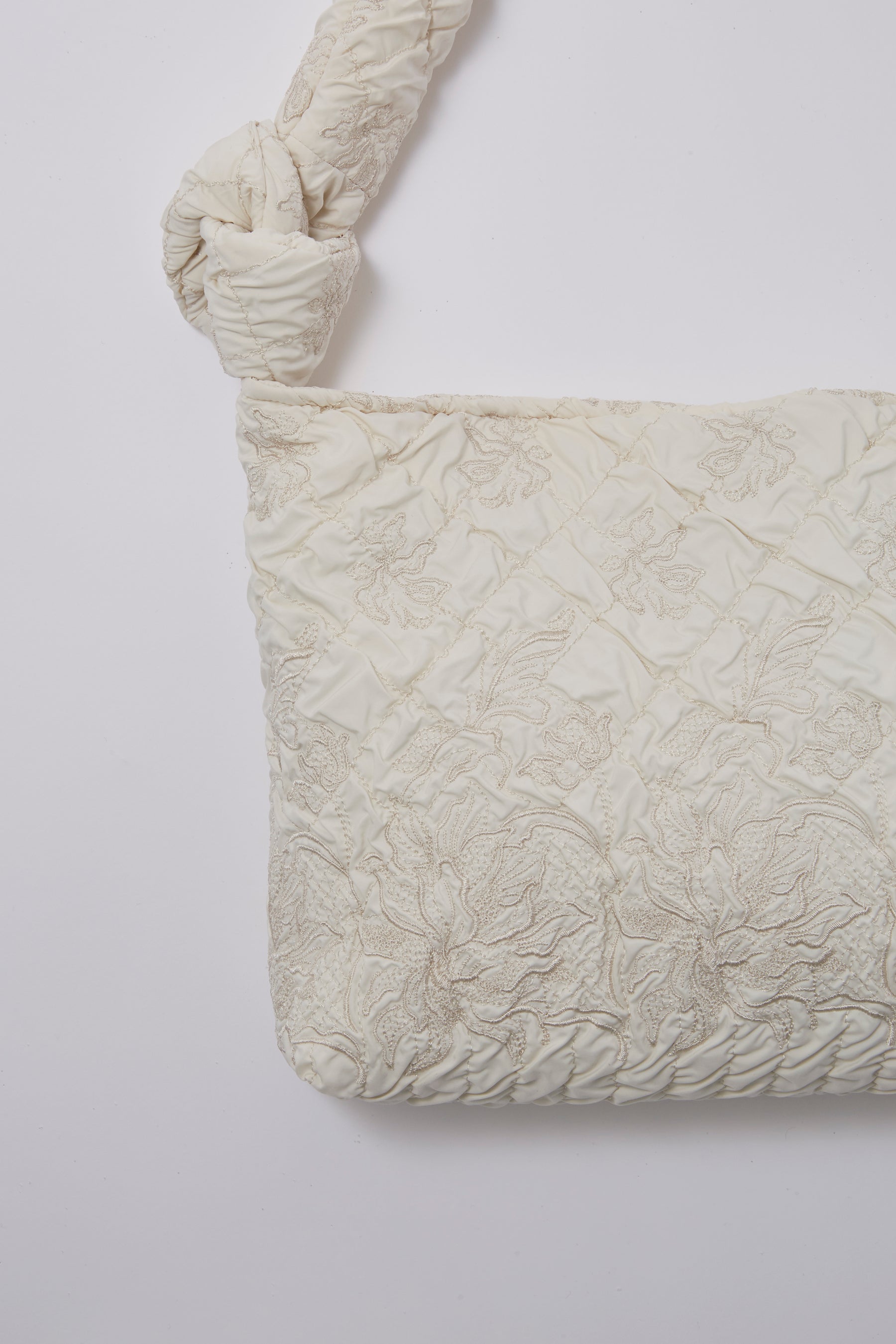 Dahlia shrinking embroidery bag (Ivory)