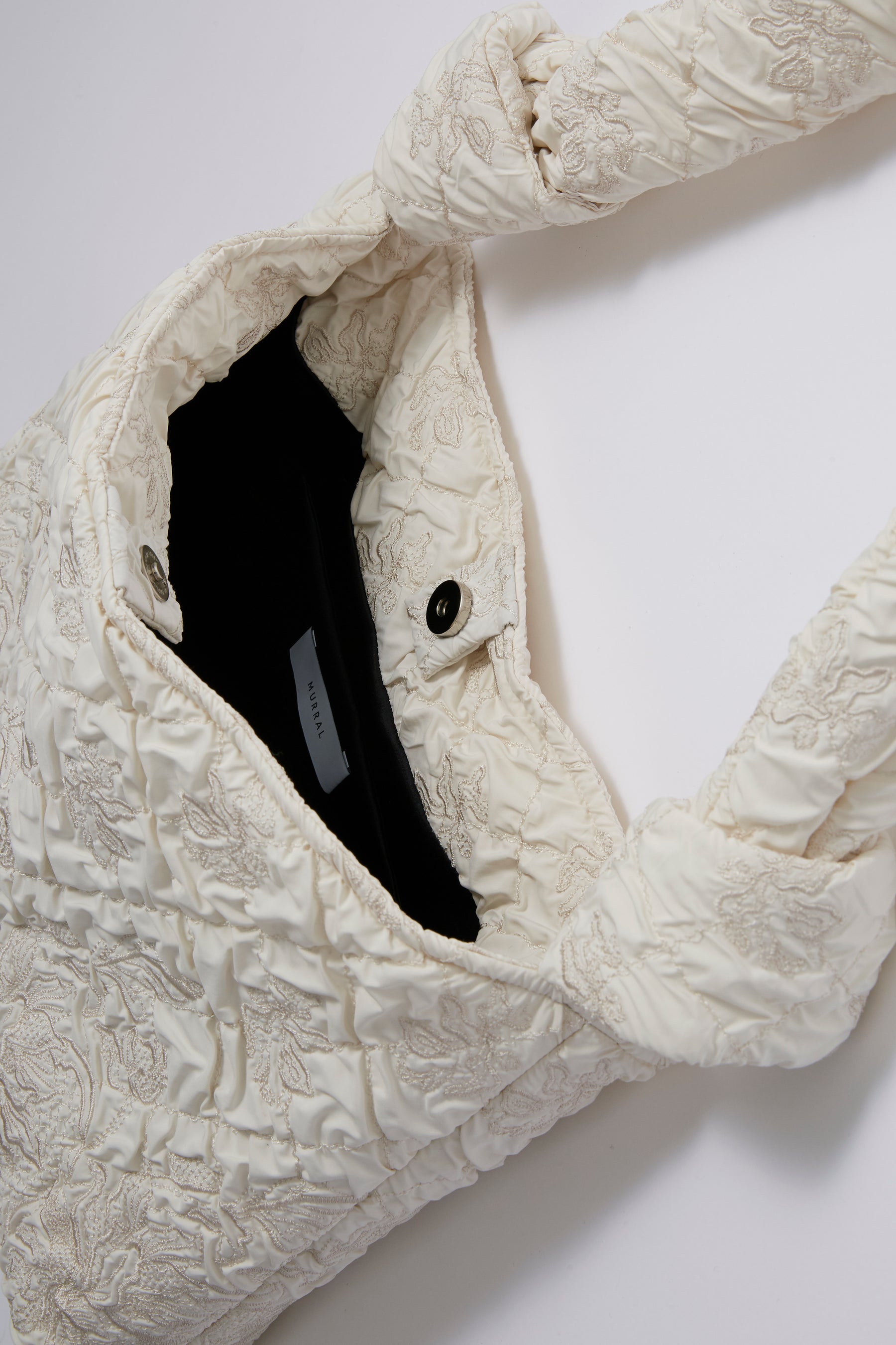 Dahlia shrinking embroidery bag (Ivory)