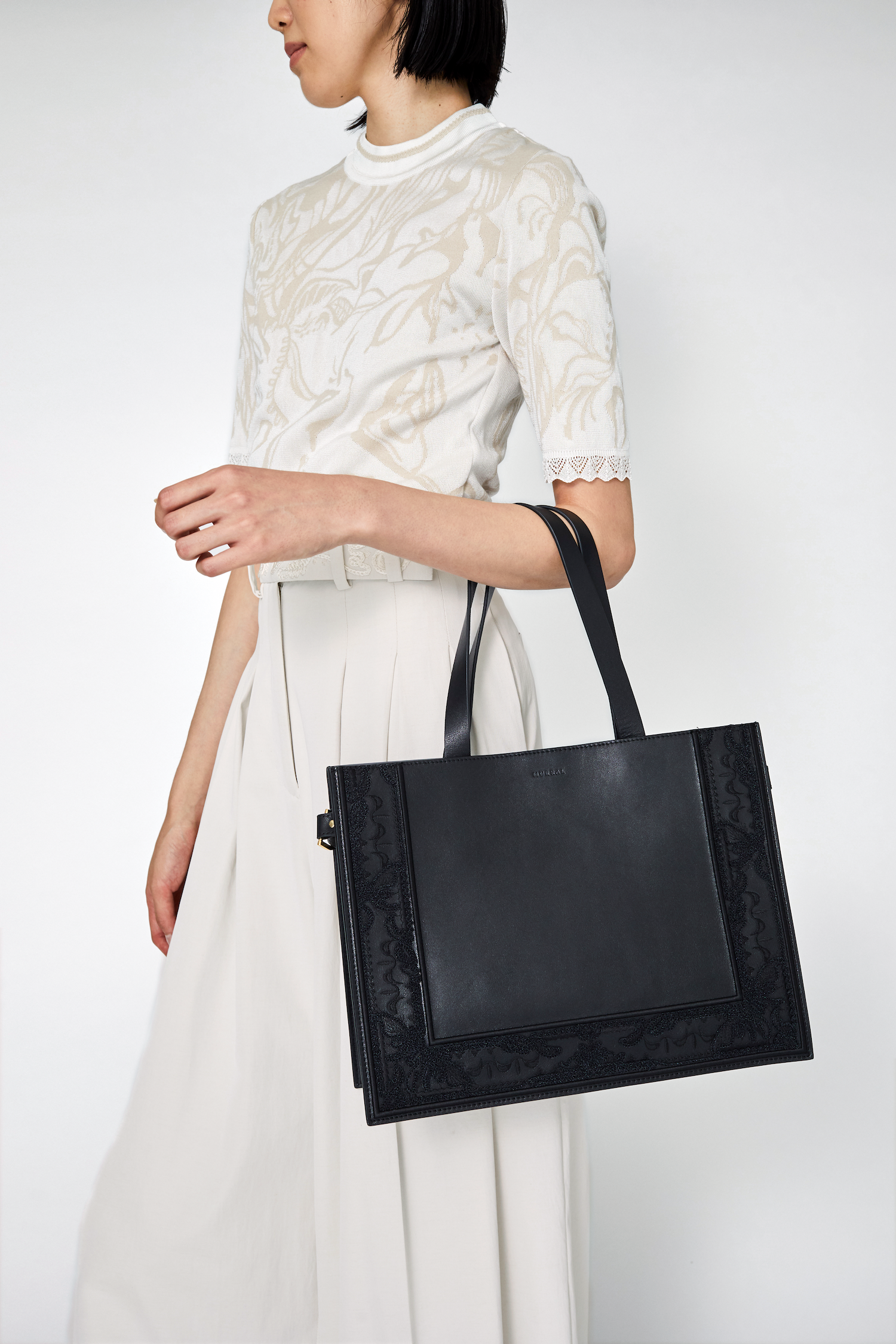 Framed embroidered leather tote bag (Black) - レザートートバッグ Framed embroidered leather tote bag (Black) - レザートートバッグ