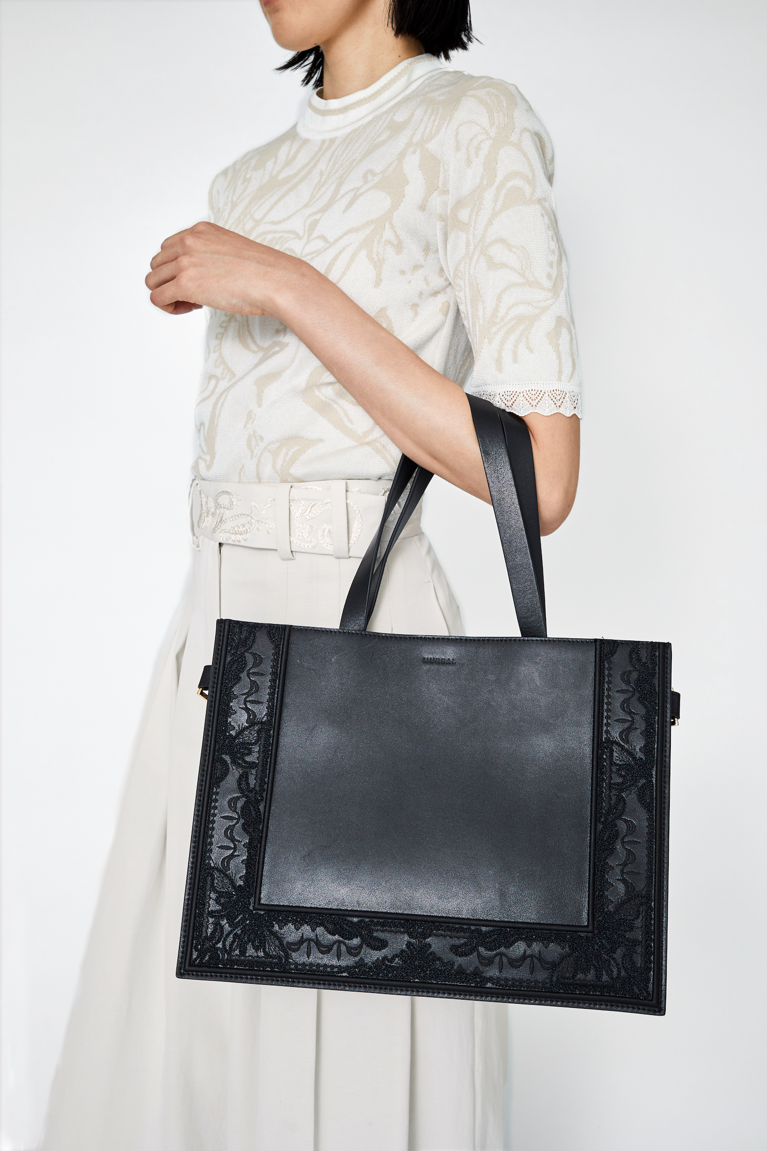 Framed embroidered leather tote bag (Black) - レザートートバッグ Framed embroidered leather tote bag (Black) - レザートートバッグ
