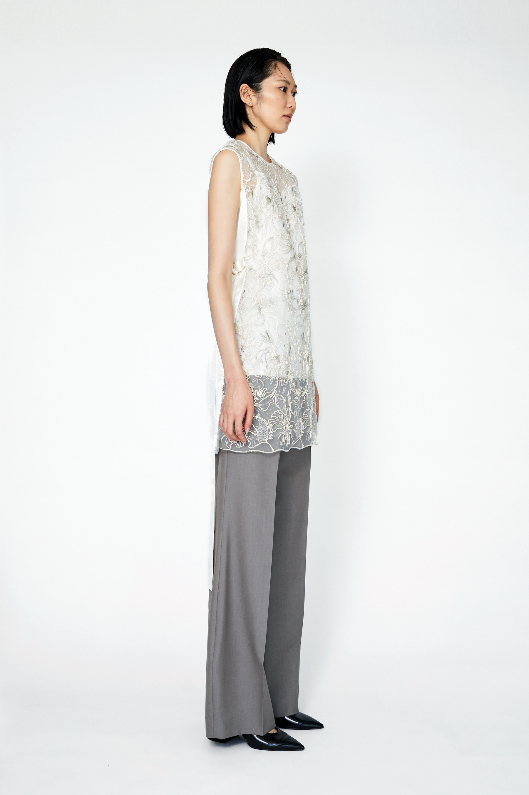 Seem flower lace sleeveless tops (Ivory)