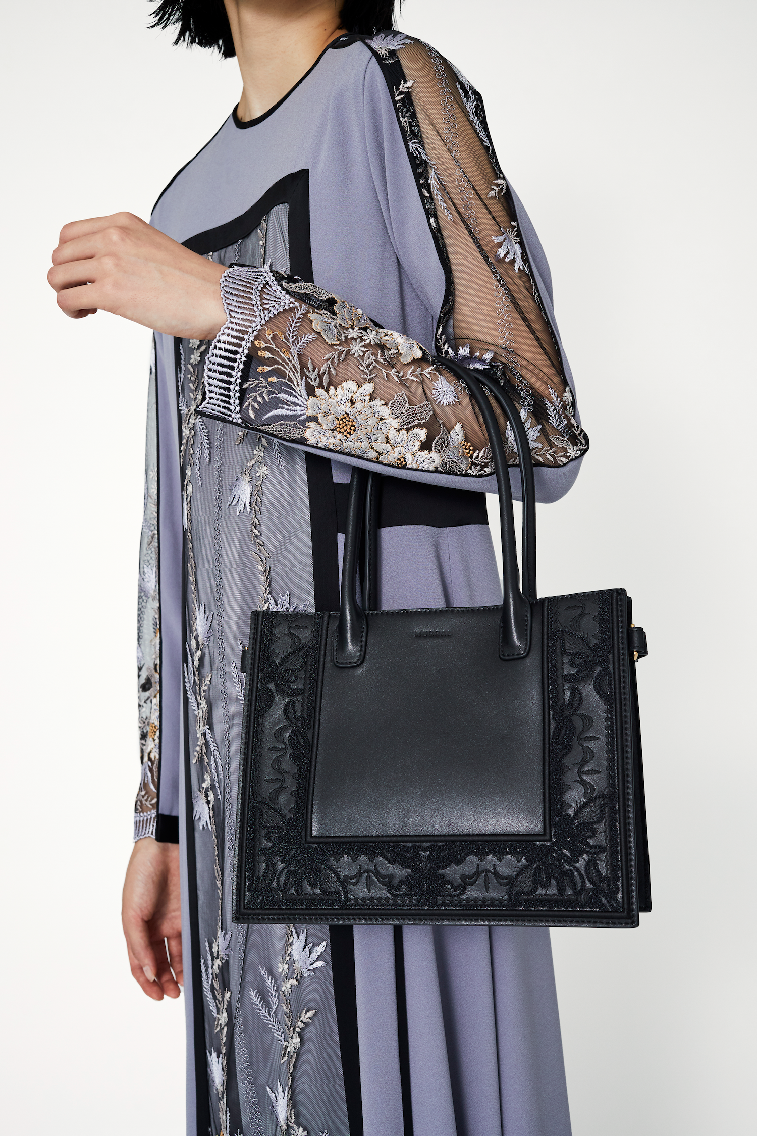 MURRAL ブラックレザー小型ハンドバッグ Framed embroidered leather small bag (Black) - ミニレザー