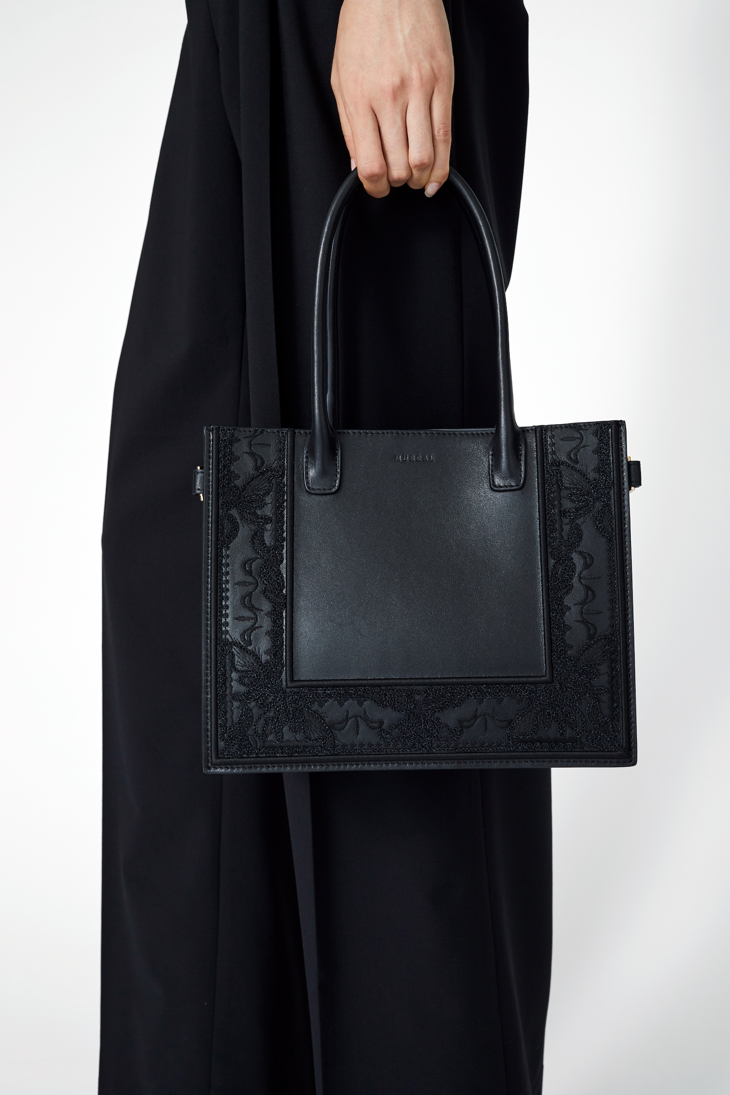 Framed embroidered leather small bag (Black)