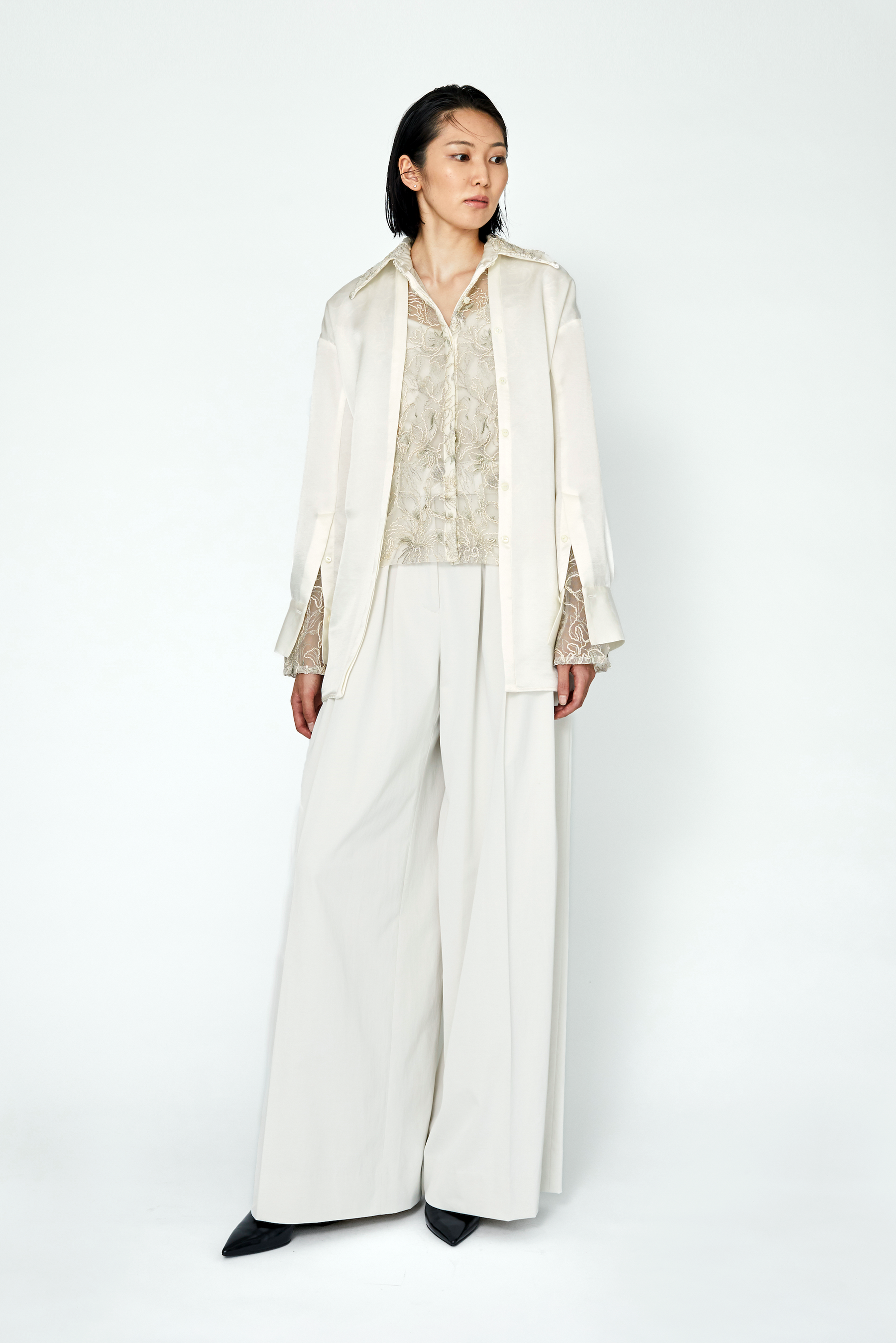 Cucurbita embroidered wide slacks (White)