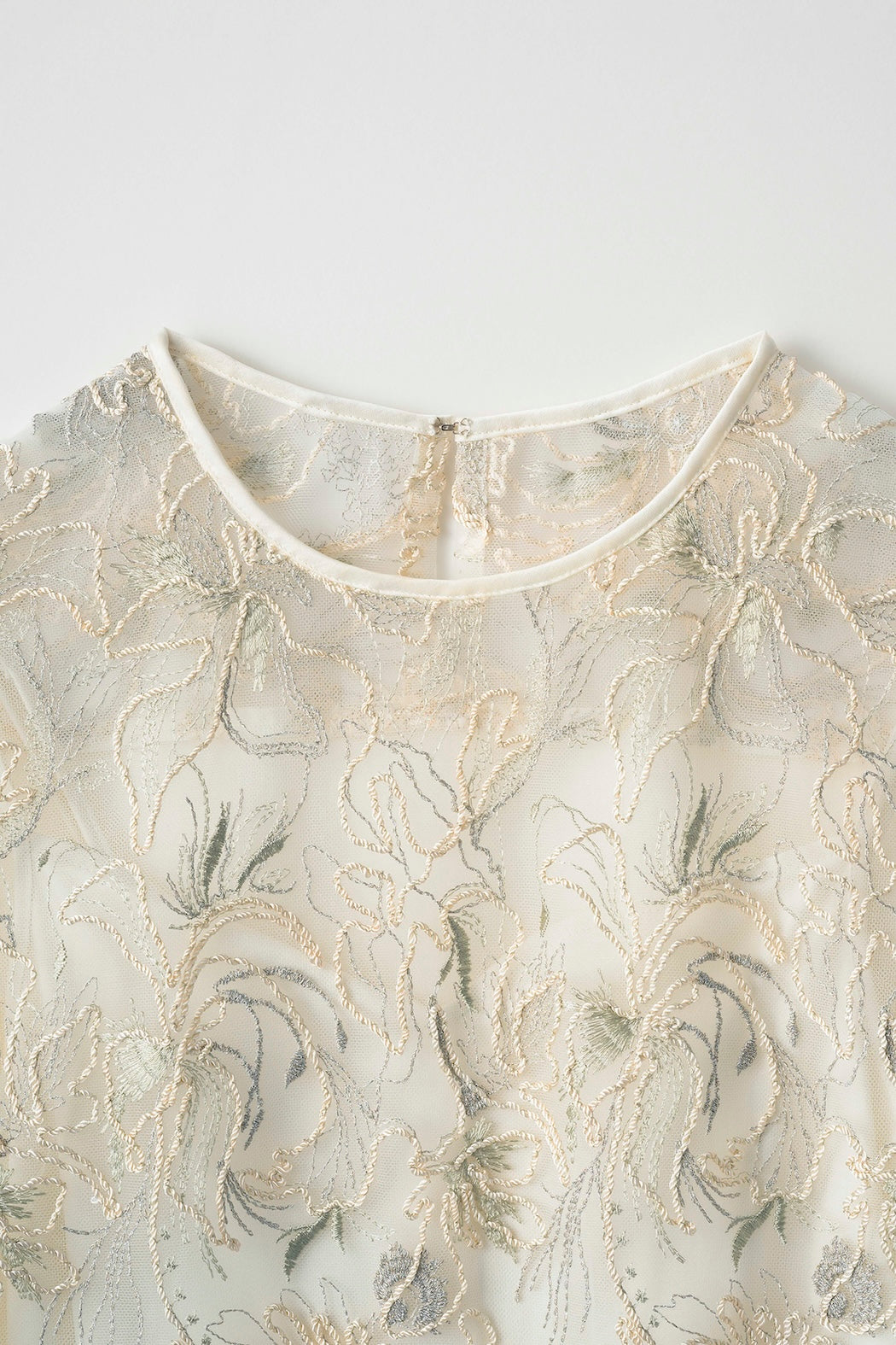 Seem flower lace sleeveless tops (Ivory)