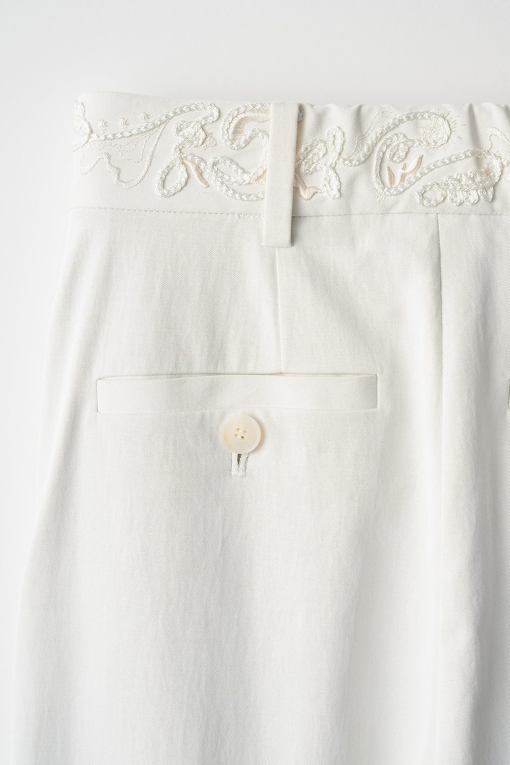 Cucurbita embroidered wide slacks (White)