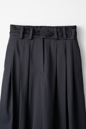 Cucurbita embroidered wide slacks (Black)