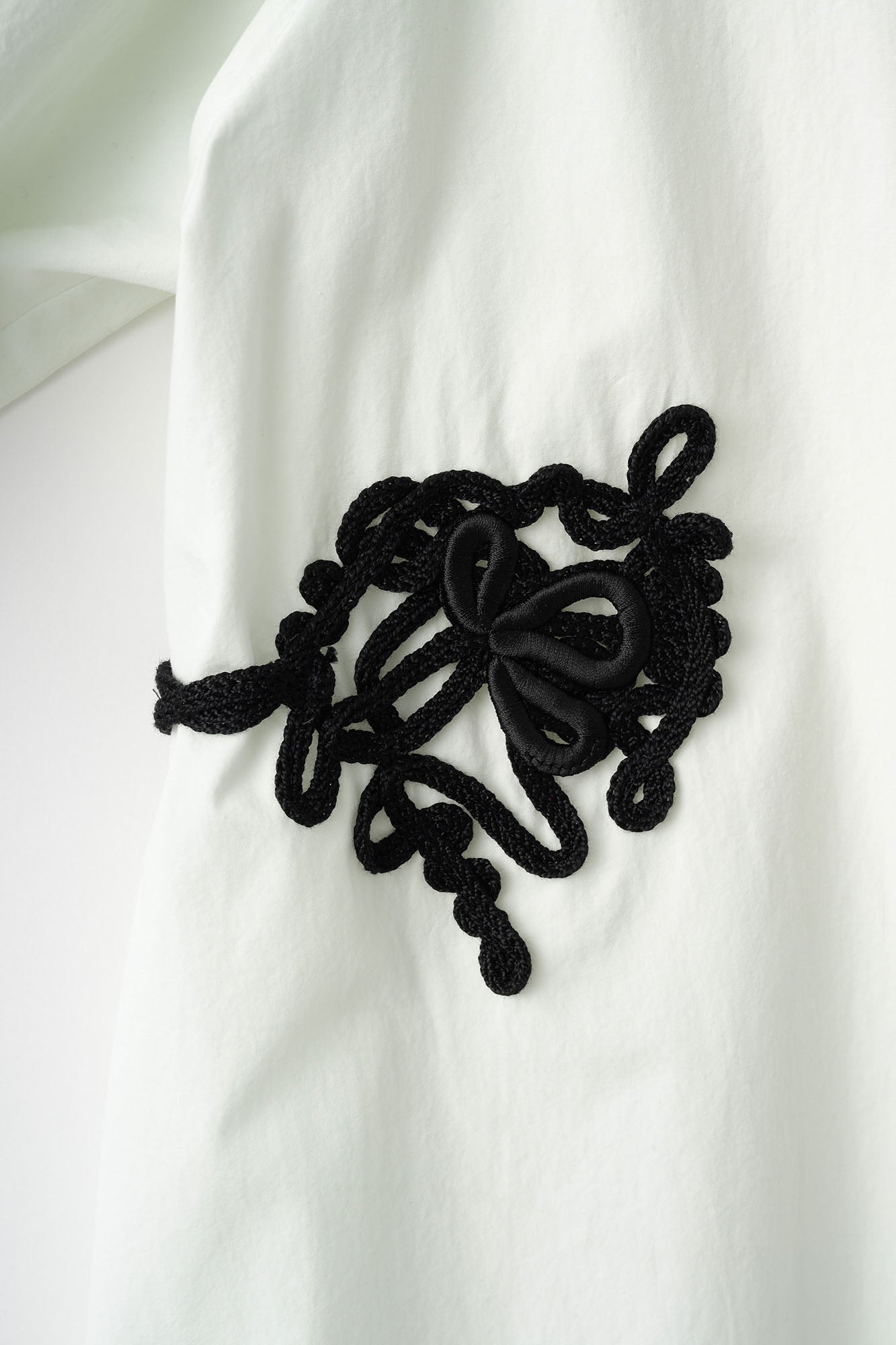 Trillium embroidered shirt (Pale mint)