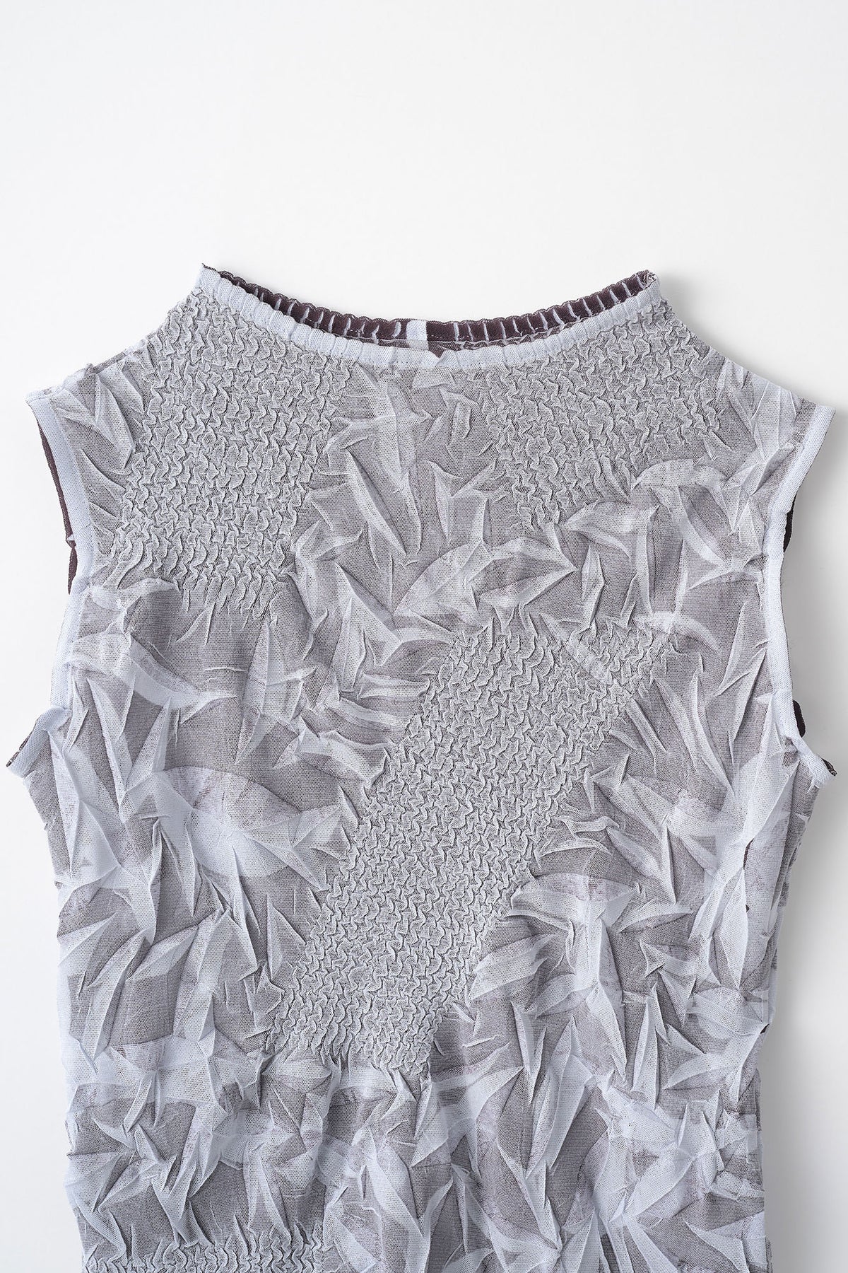Crumpled sleeveless tops (Gray)