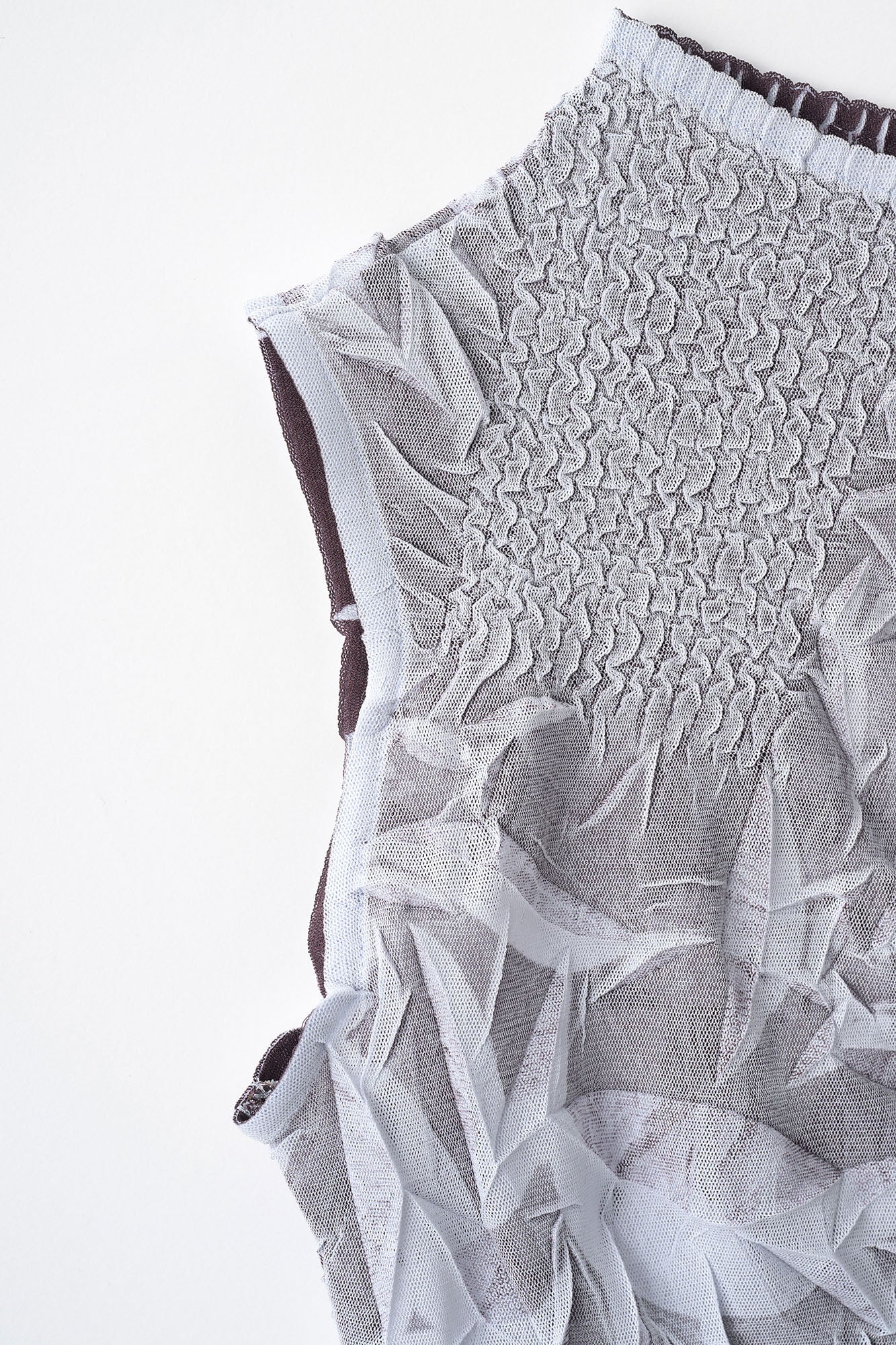 Crumpled sleeveless tops (Gray)