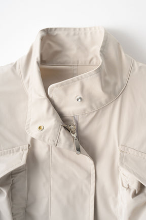 Sleeveless gathered military jacket (Light gray)