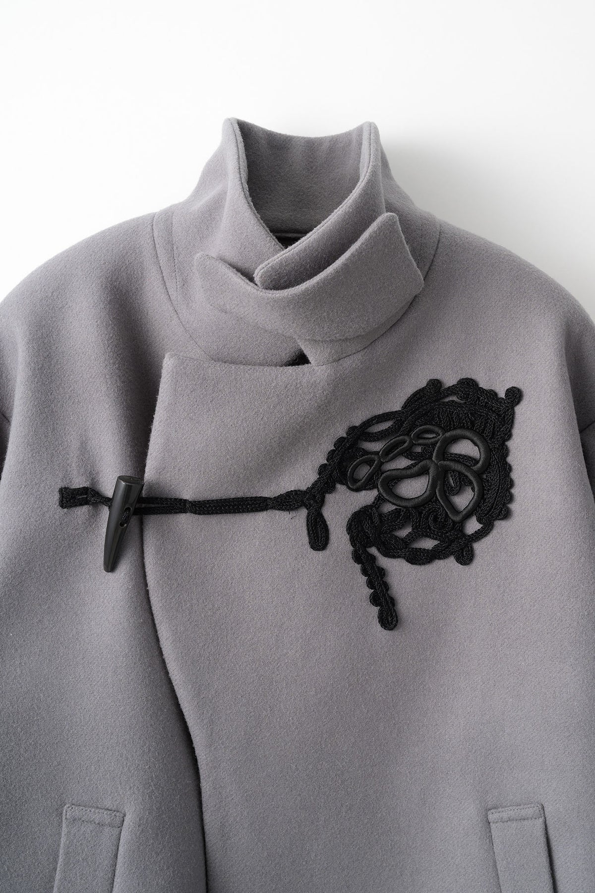 Trillium embroidered wool coat (Gray)