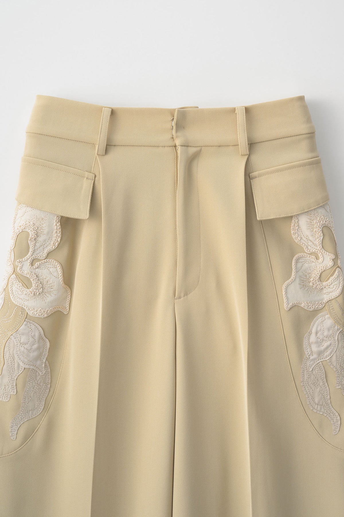 Patchwork embroidered slacks (Beige)
