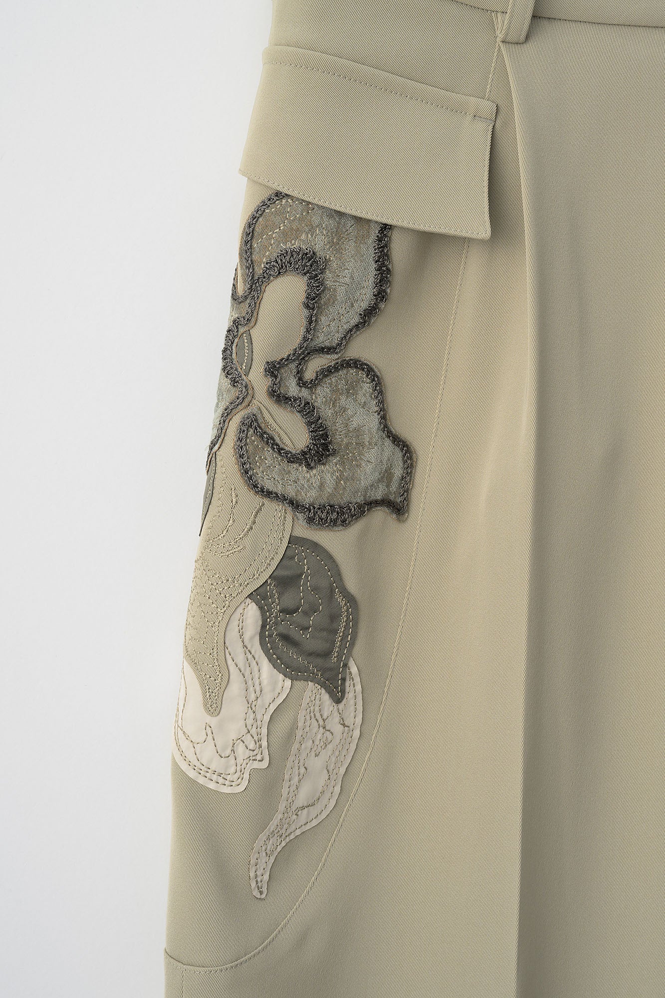 Patchwork embroidered slacks (Smoked khaki)