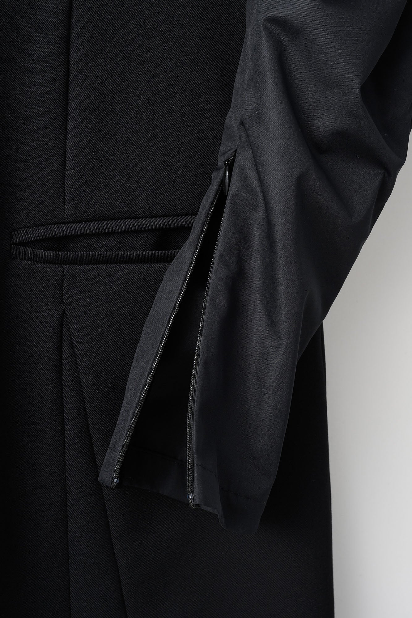 Twist sleeve mini dress (Black)