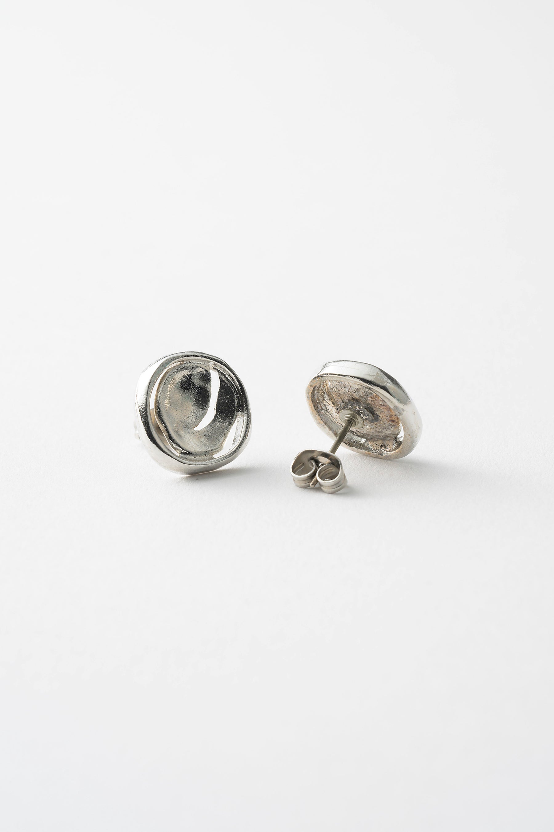 Crack button pierced earring (Silver)