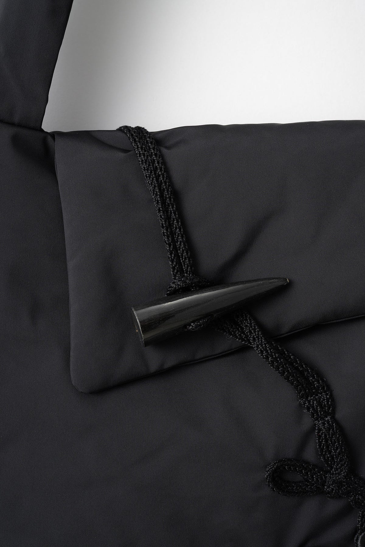 Trillium embroidered bag (Black)