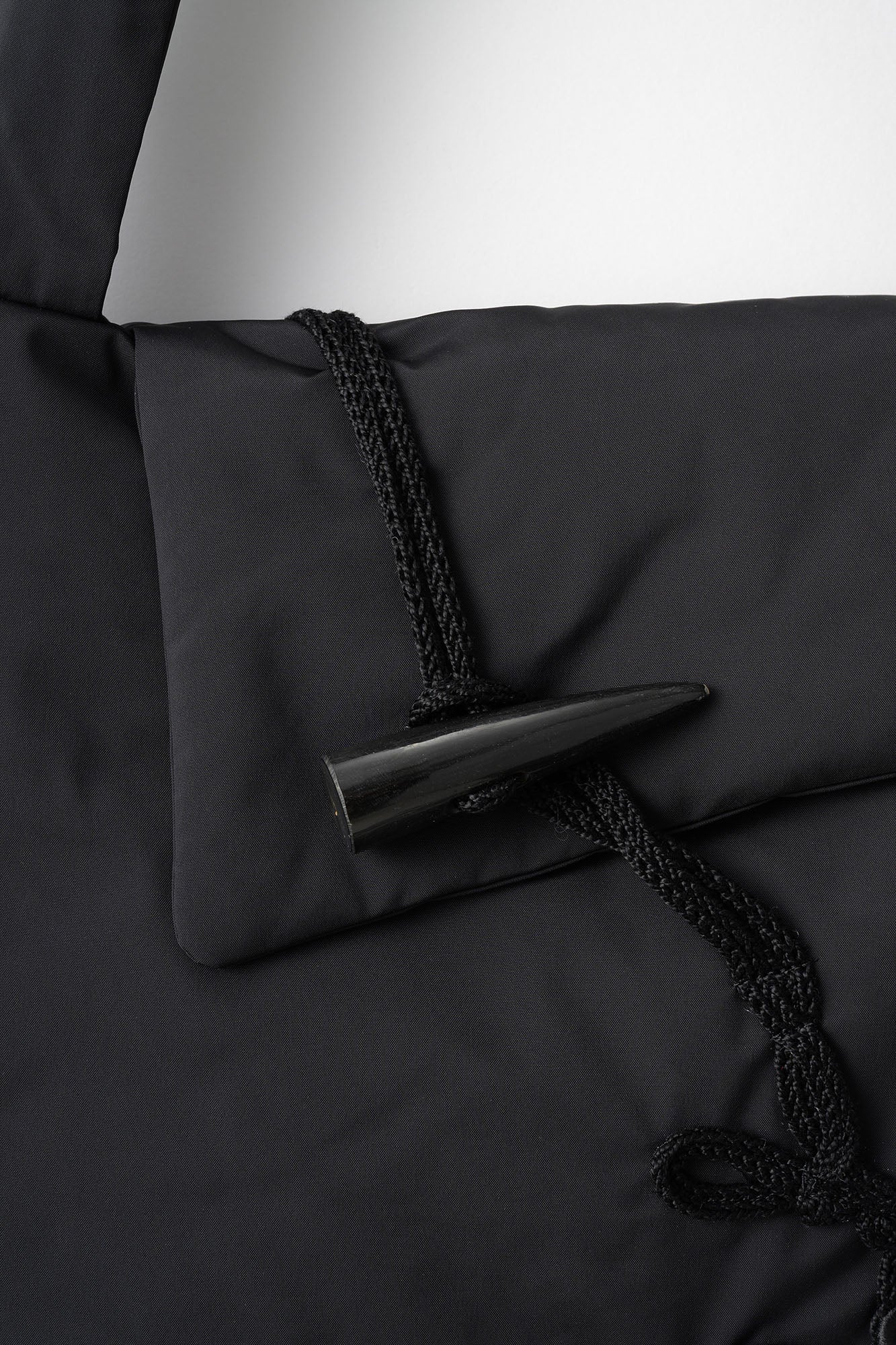 Trillium embroidered bag (Black)