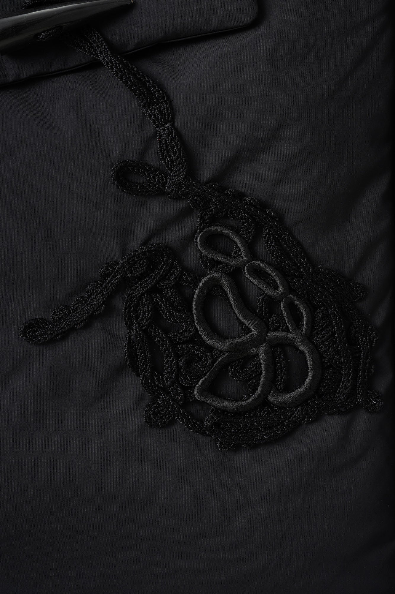 Trillium embroidered bag (Black)