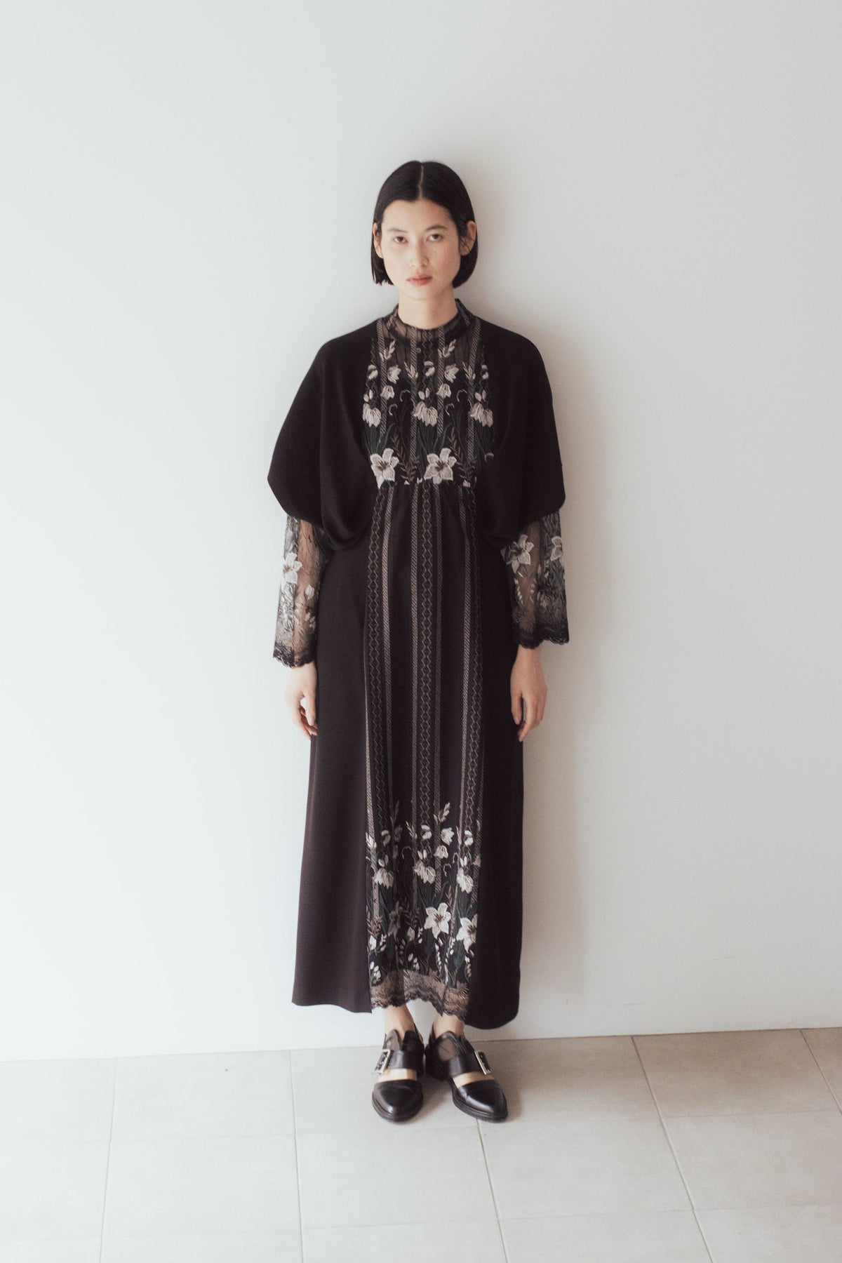 Classic lace dress set (Black)