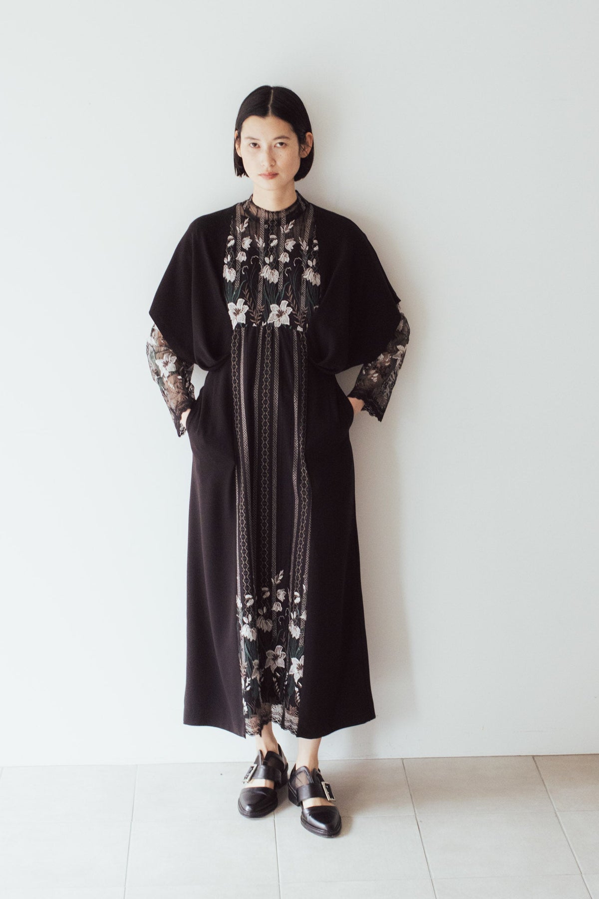 Classic lace dress set (Black)