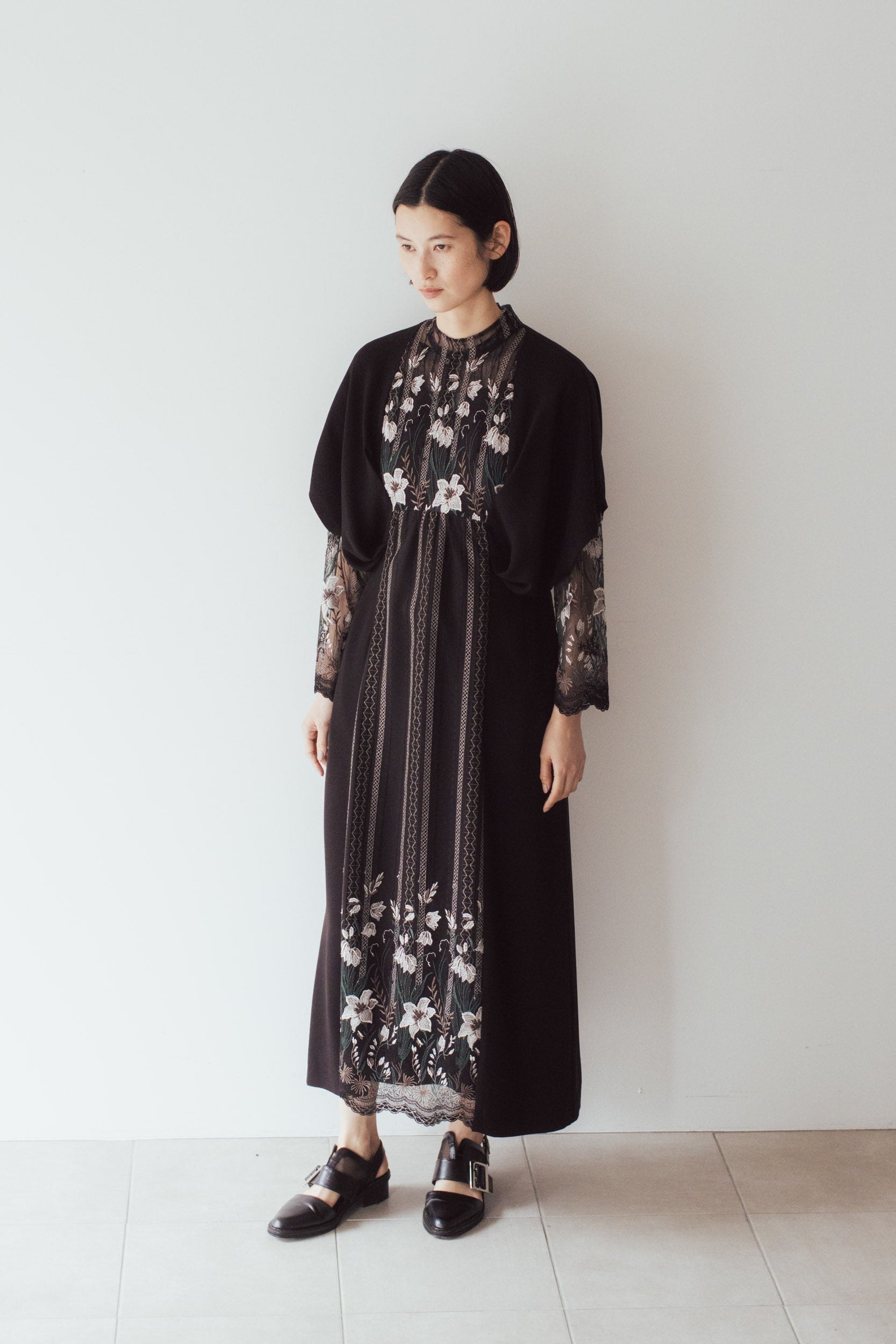 Classic lace dress set (Black)