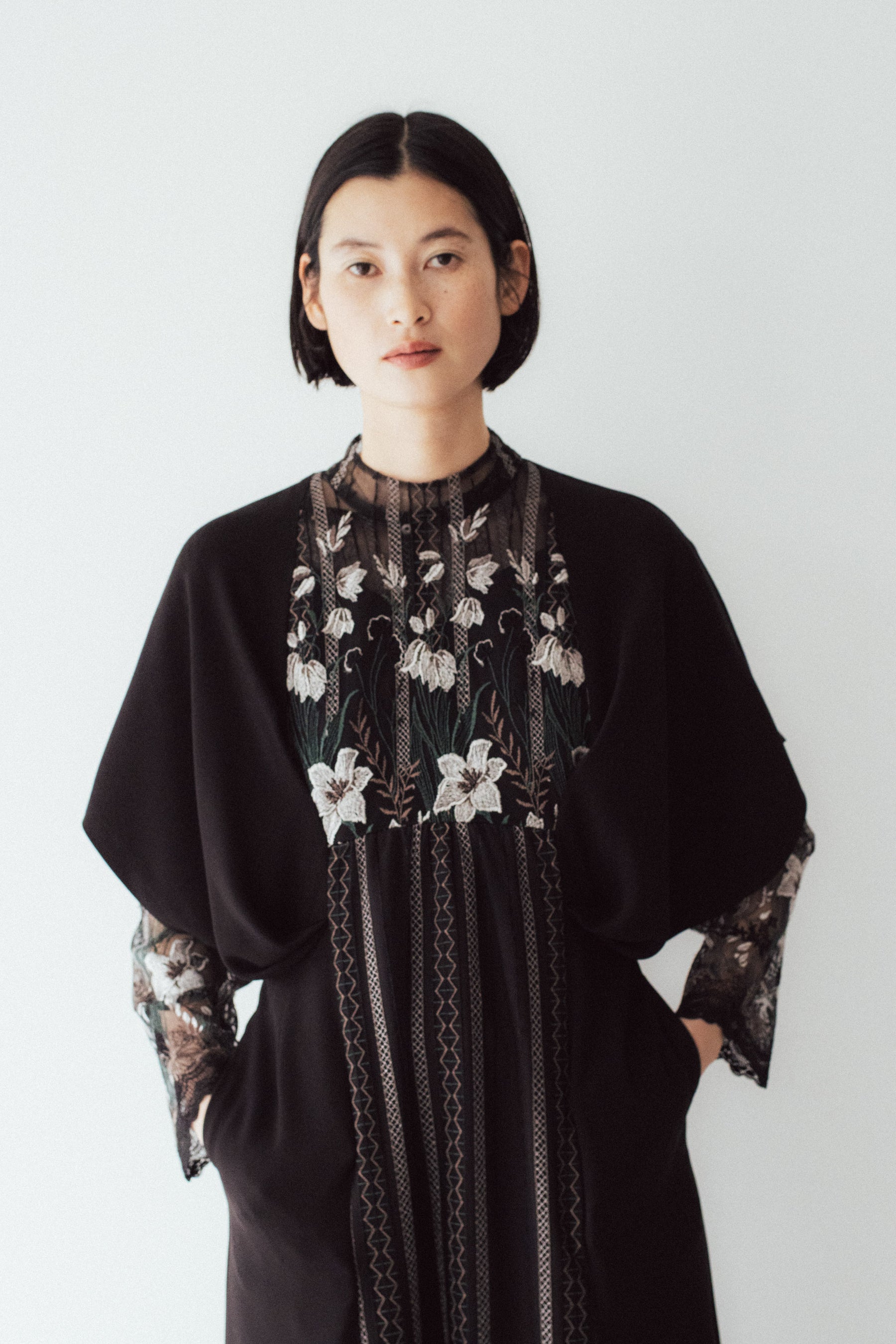 Classic lace dress set (Black)