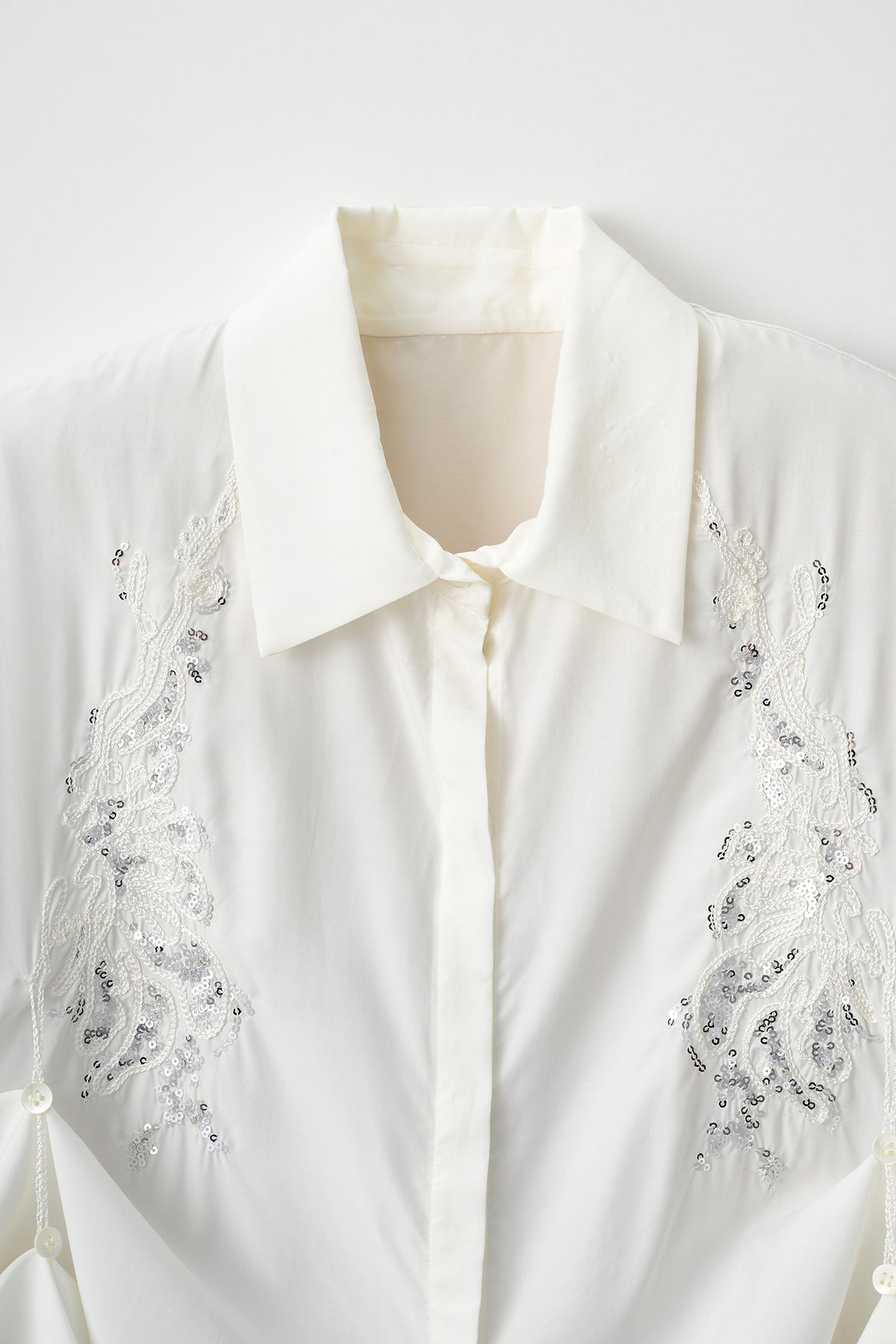 Veil embroidered shirt (White)
