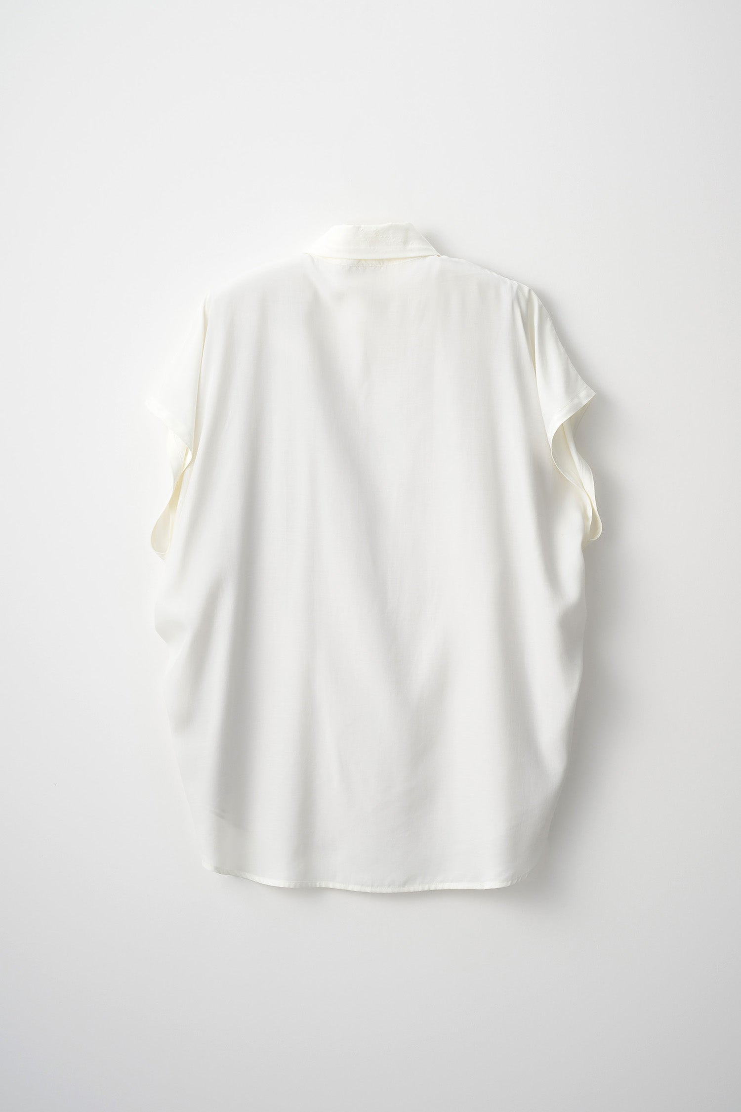 Veil embroidered shirt (White)