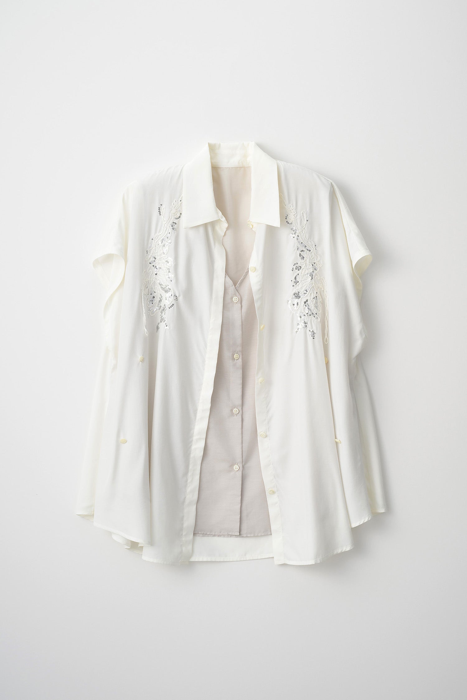 Veil embroidered shirt (White)