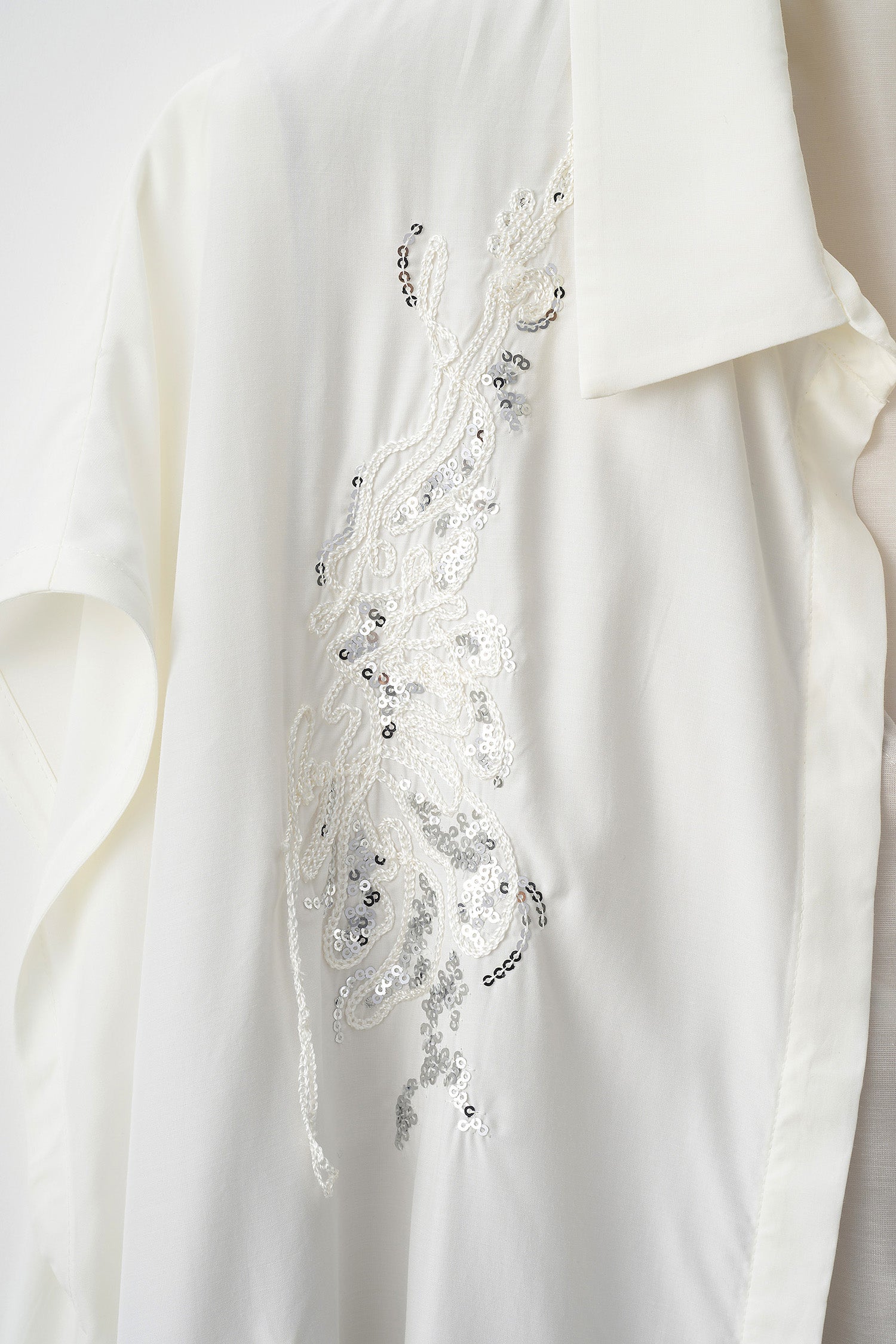 Veil embroidered shirt (White)