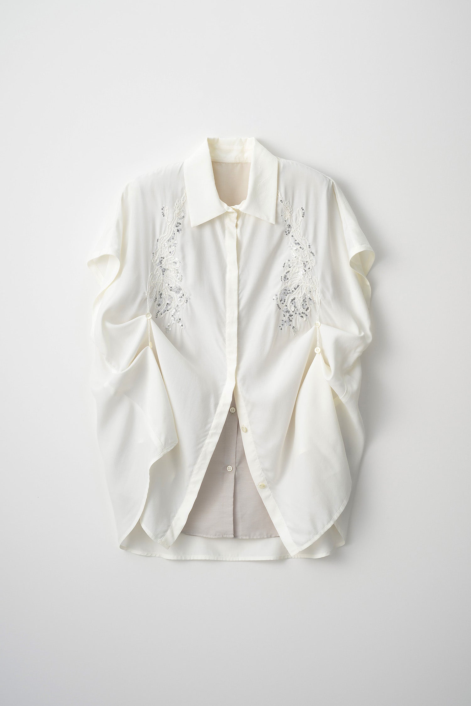 Veil embroidered shirt (White)