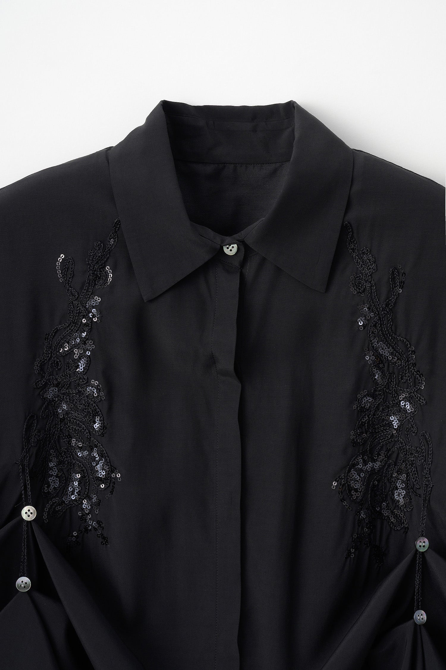 Veil embroidered shirt (Black)