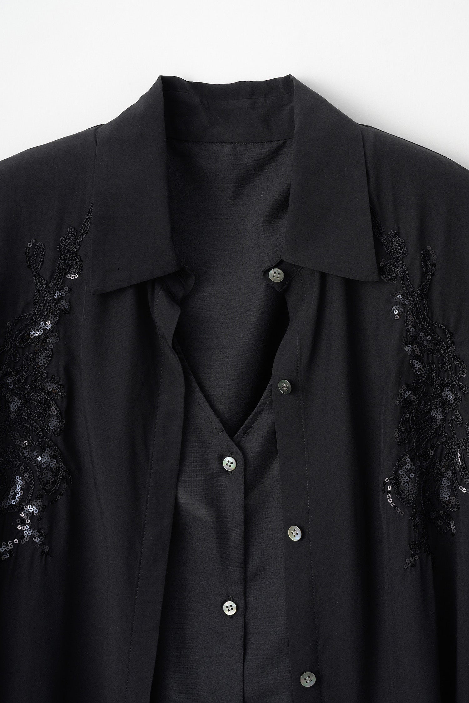 Veil embroidered shirt (Black)