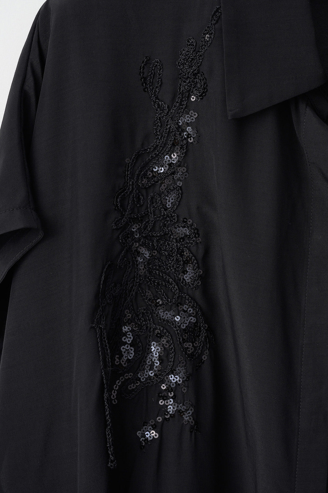 Veil embroidered shirt (Black)
