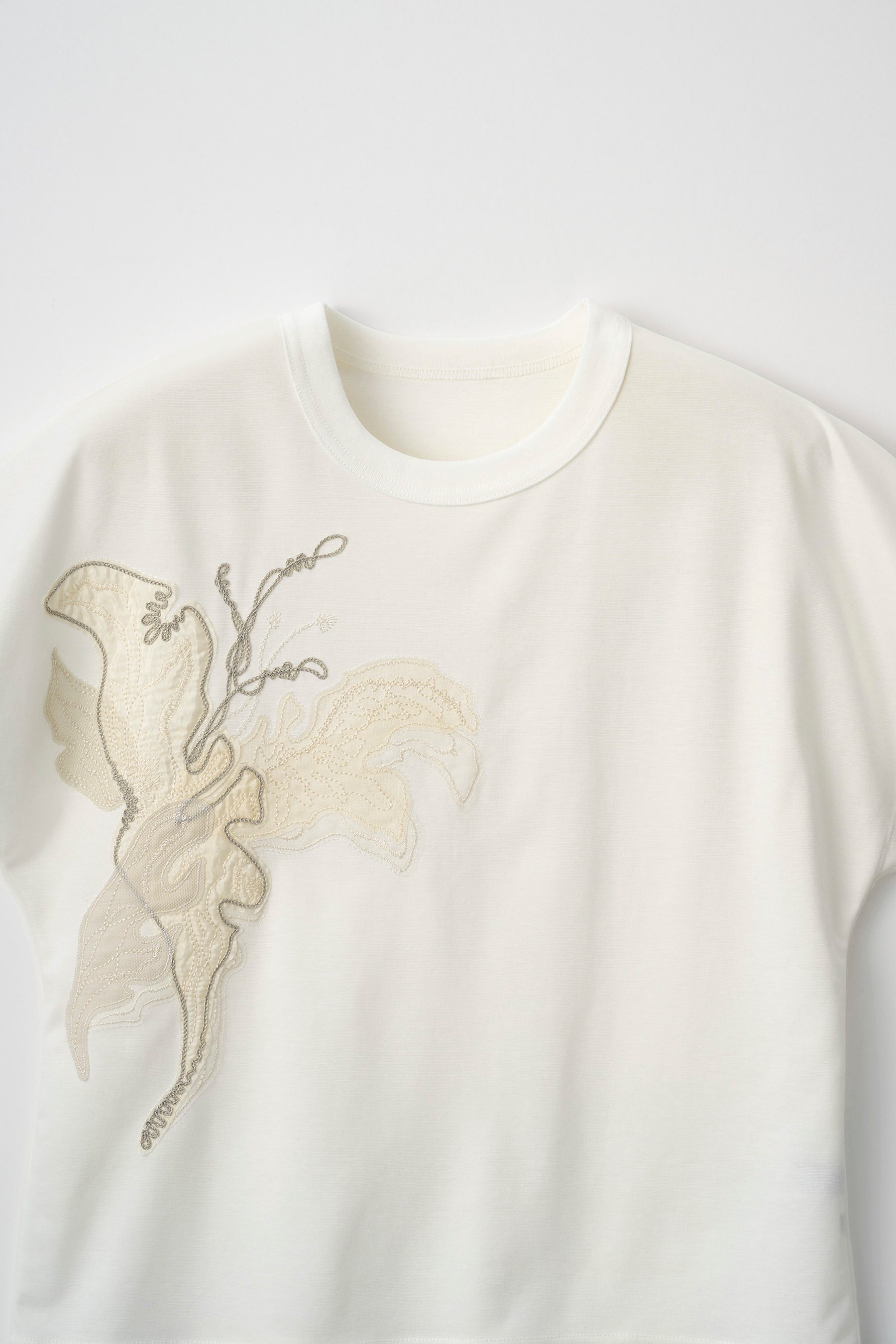 Flutter patchwork embroidered tops (White)