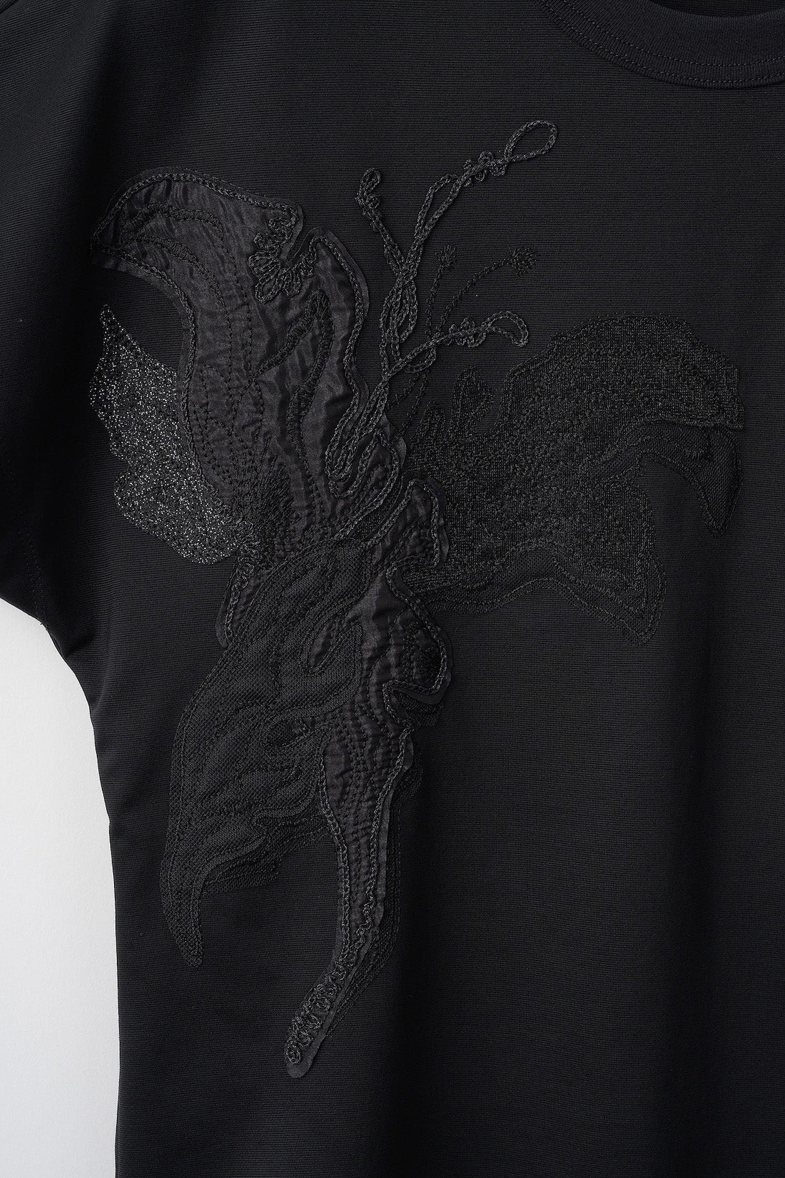 Flutter patchwork embroidered tops (Black)